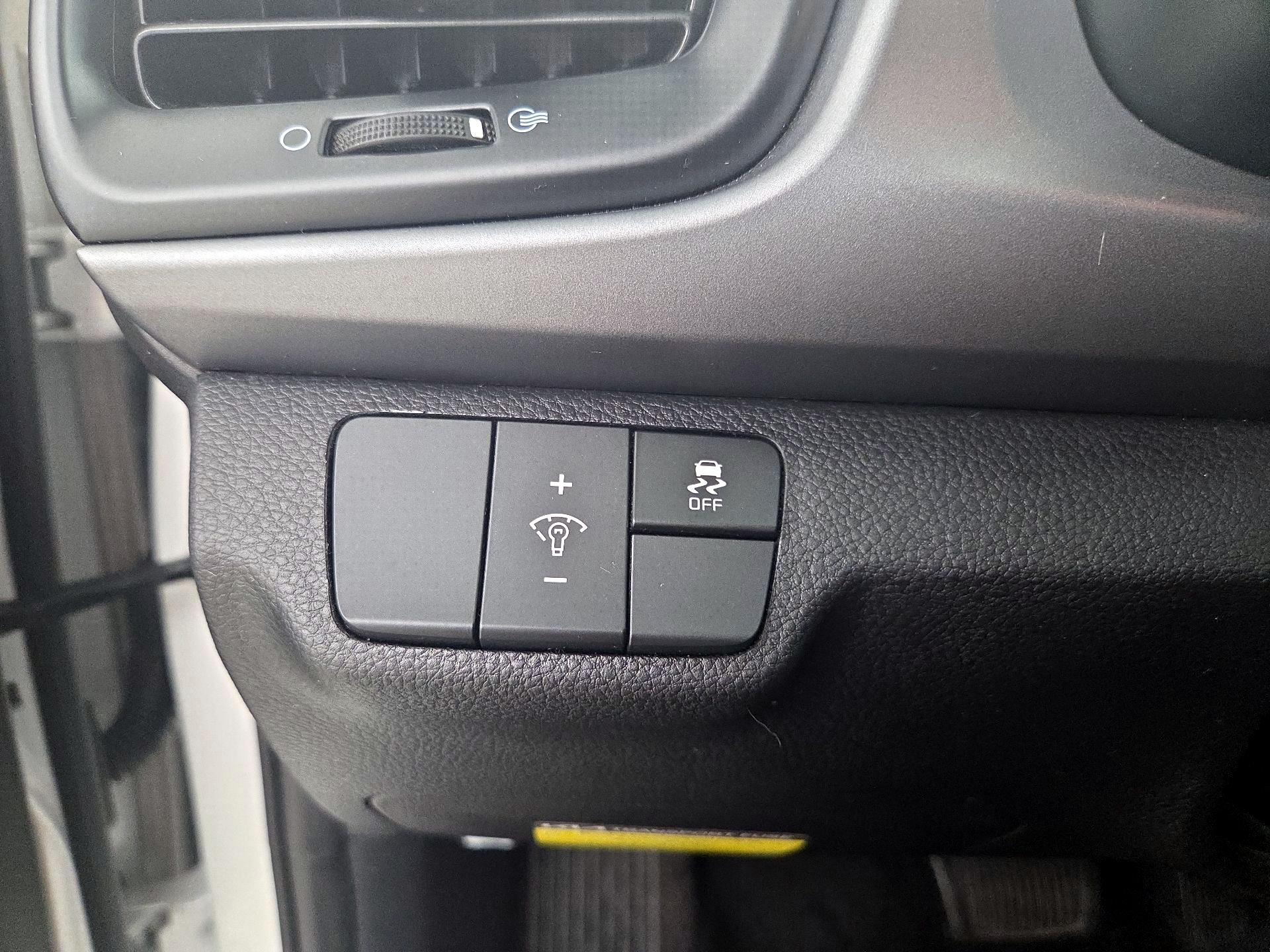 Thumbnail: 2022 Kia Rio - 13