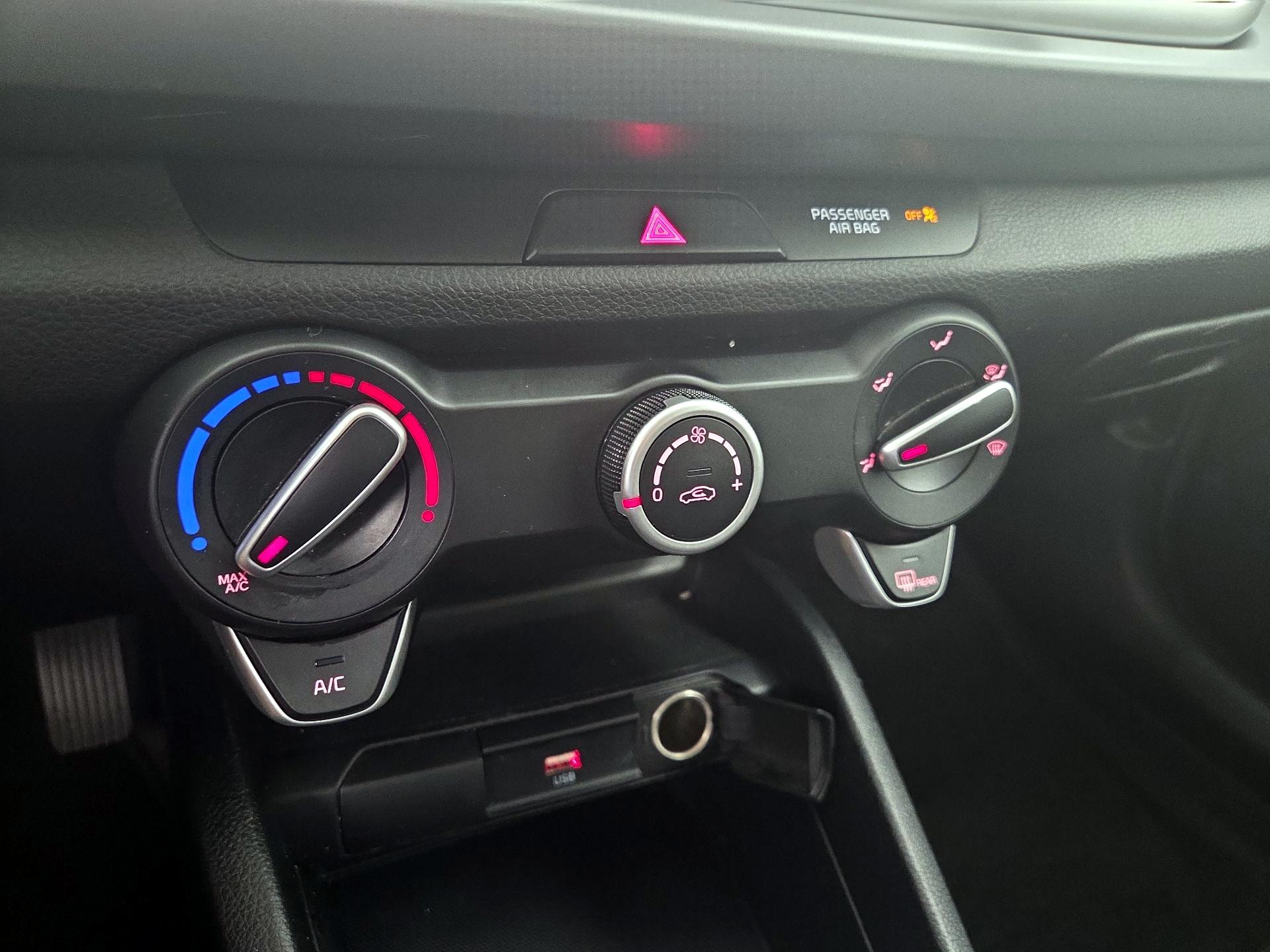 Thumbnail: 2022 Kia Rio - 16