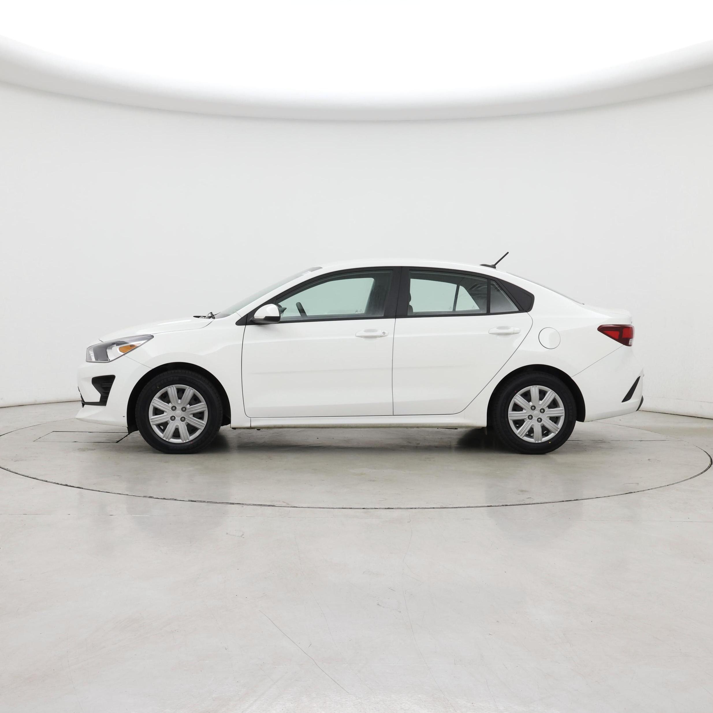 Thumbnail: 2022 Kia Rio - 3