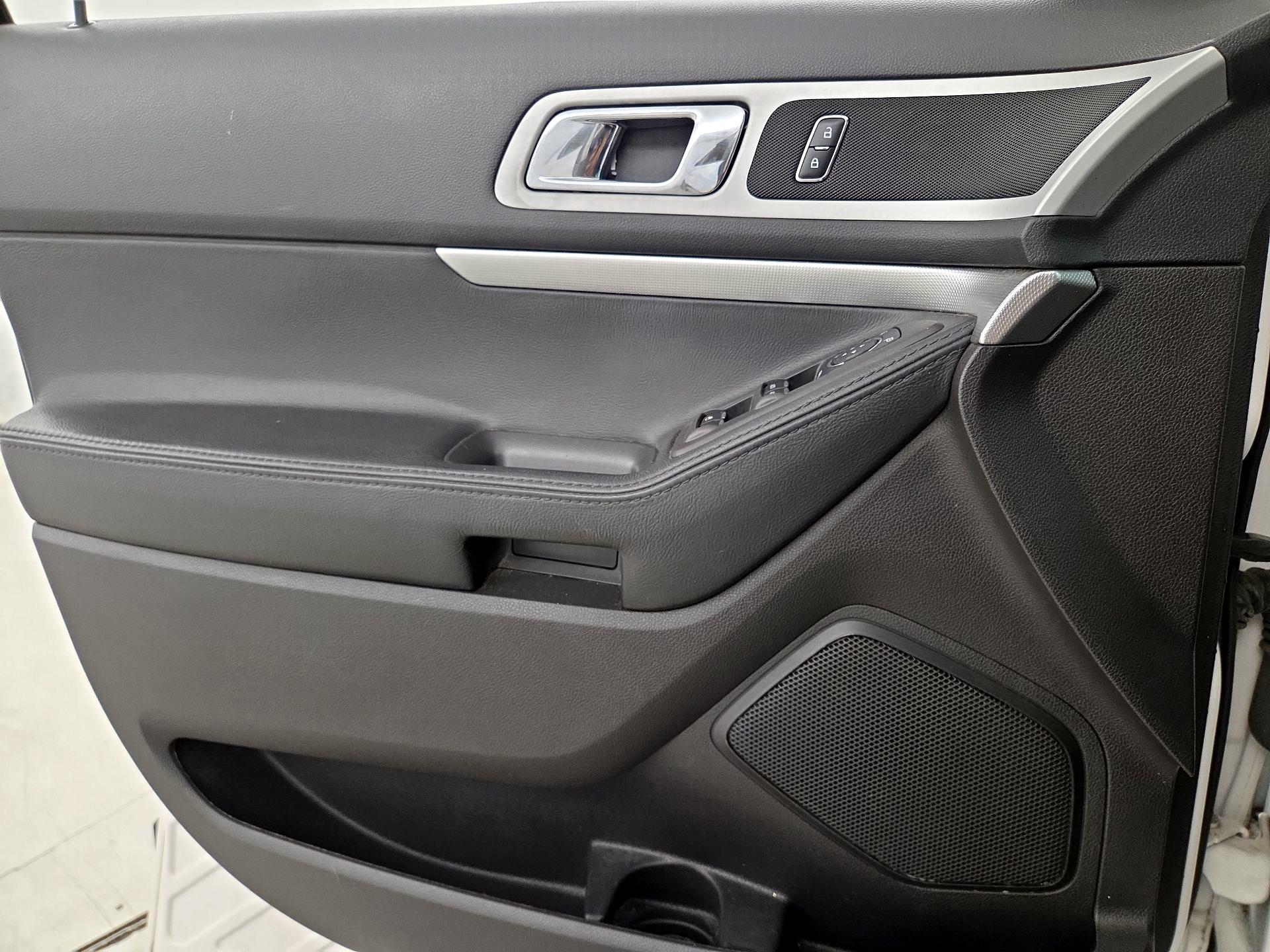 Thumbnail: 2015 Ford Explorer - 12