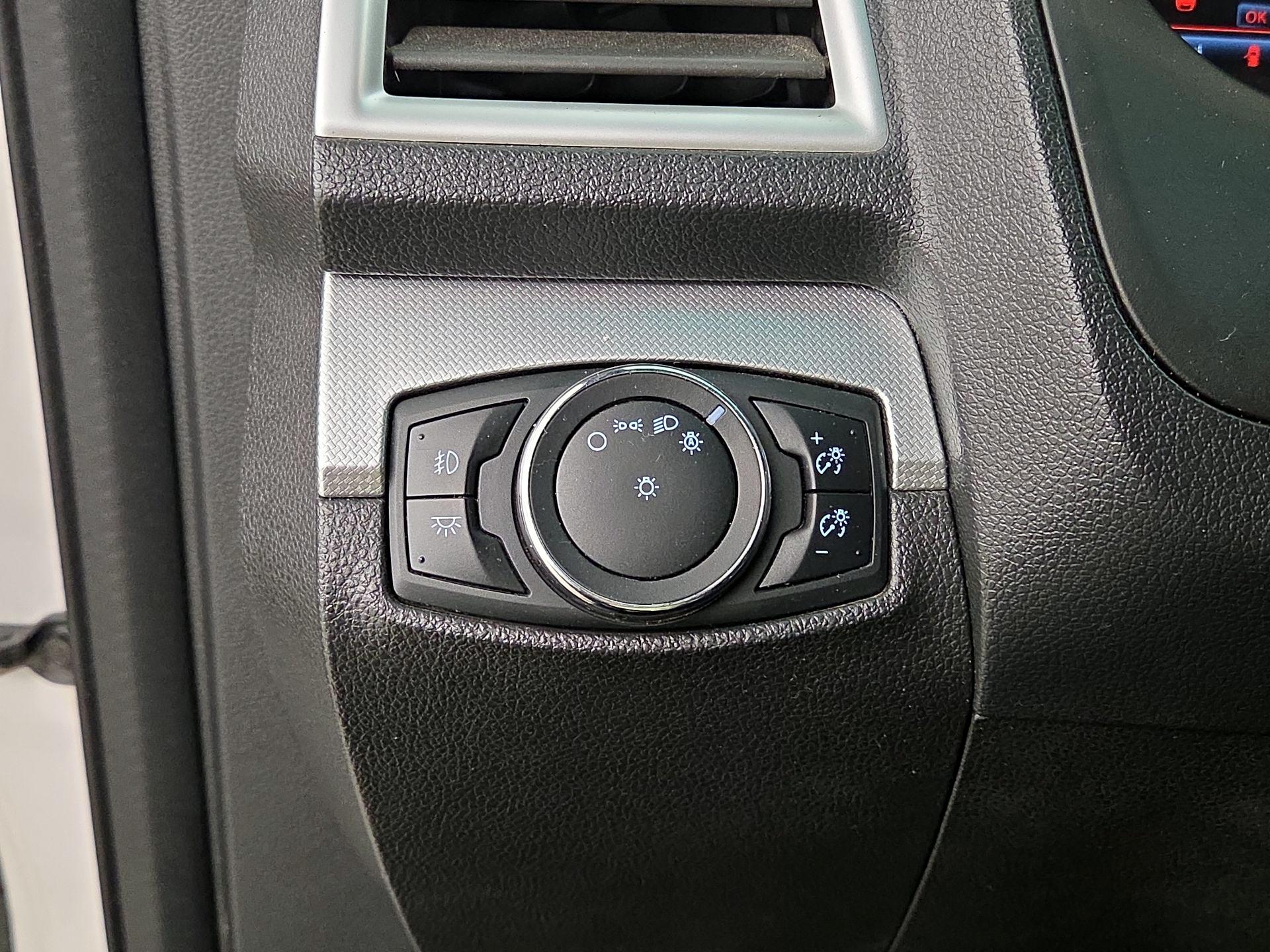 Thumbnail: 2015 Ford Explorer - 13