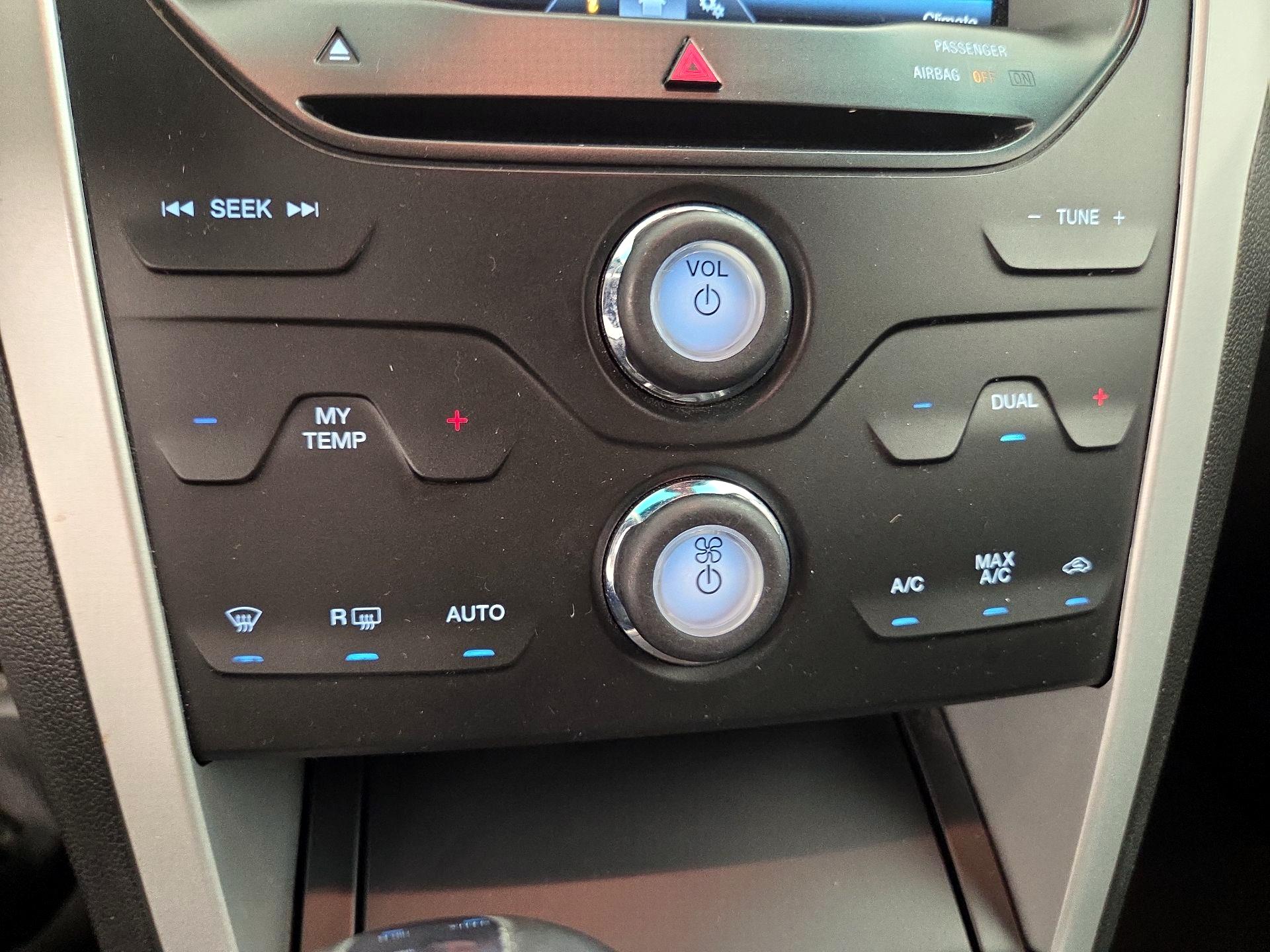 Thumbnail: 2015 Ford Explorer - 17