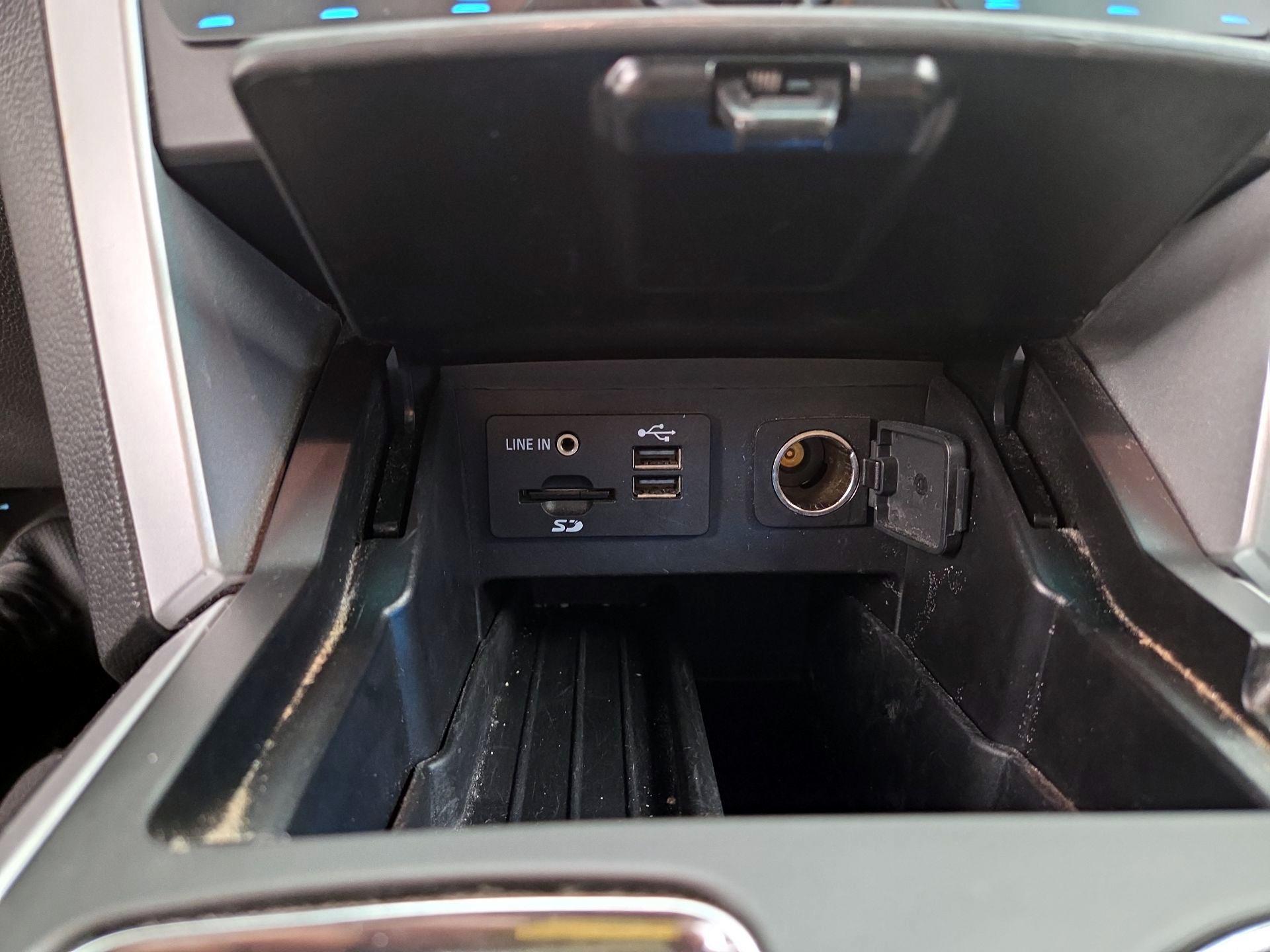 Thumbnail: 2015 Ford Explorer - 19