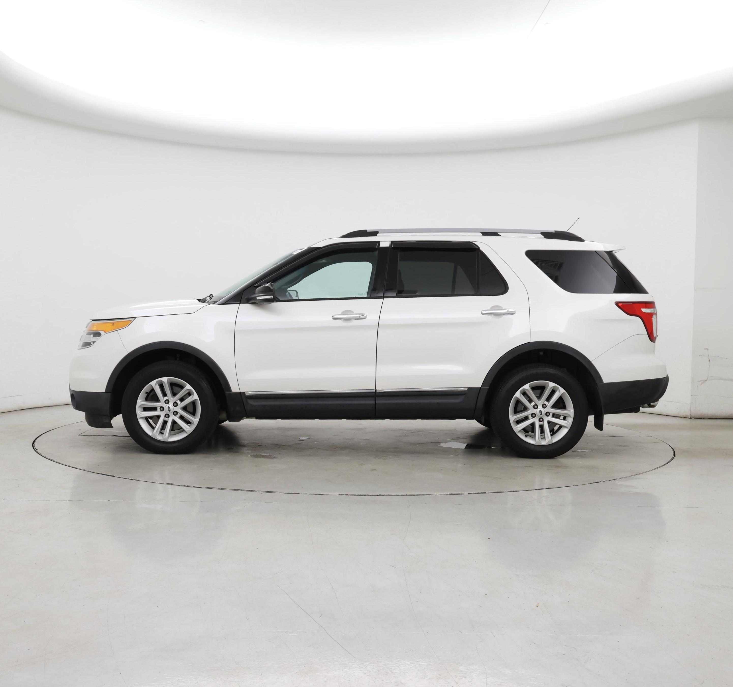 Thumbnail: 2015 Ford Explorer - 3