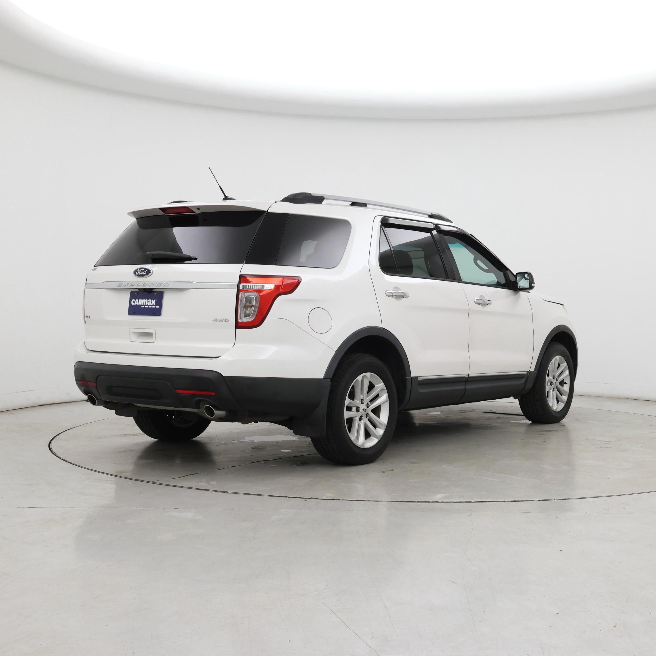 Thumbnail: 2015 Ford Explorer - 8