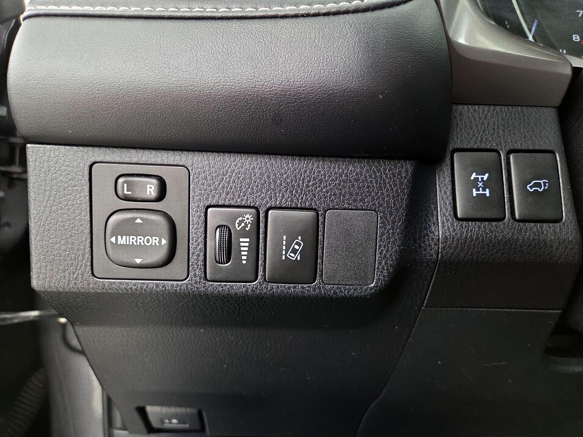 Thumbnail: 2018 Toyota RAV4 - 13