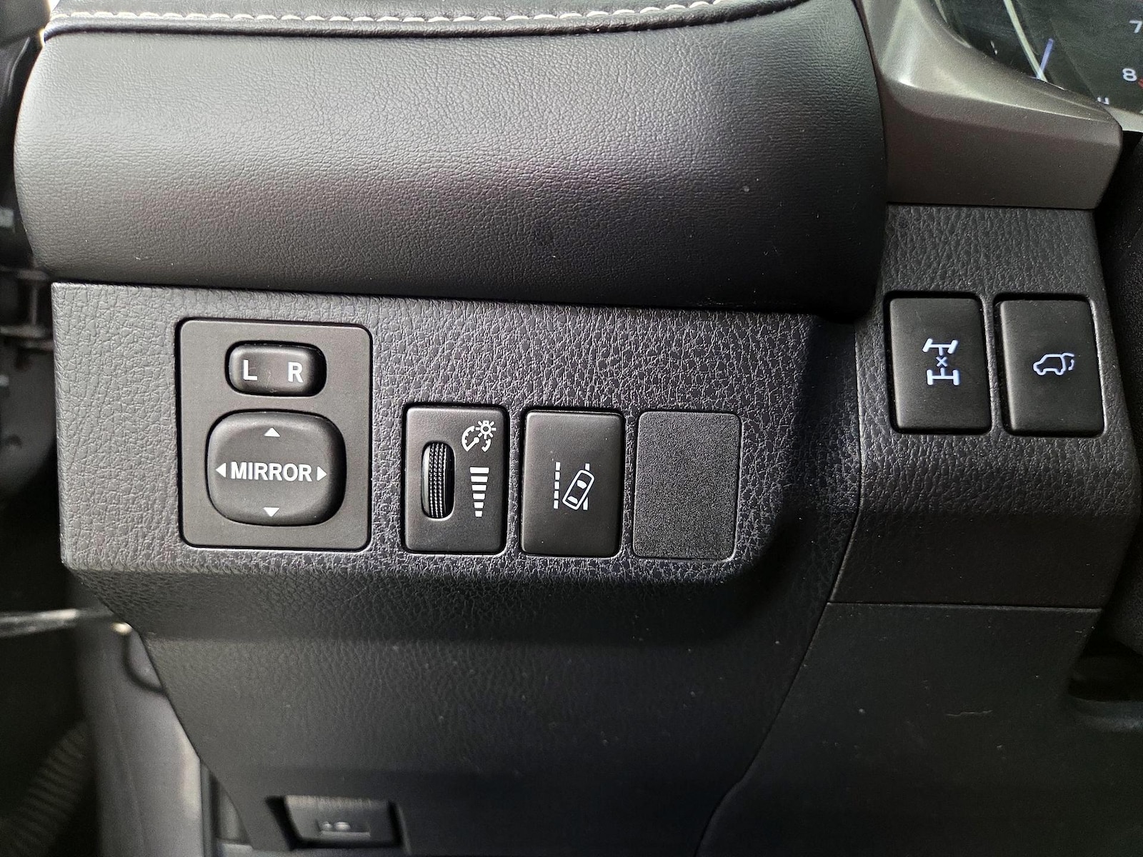 2018 Toyota RAV4 XLE - Photo 14