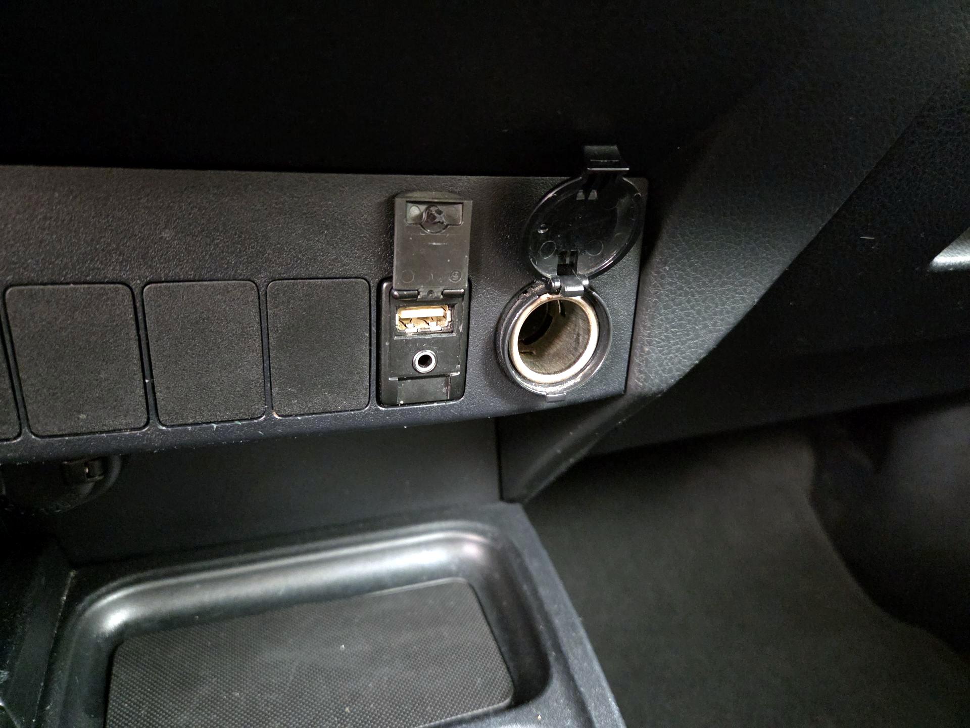 Thumbnail: 2018 Toyota RAV4 - 18