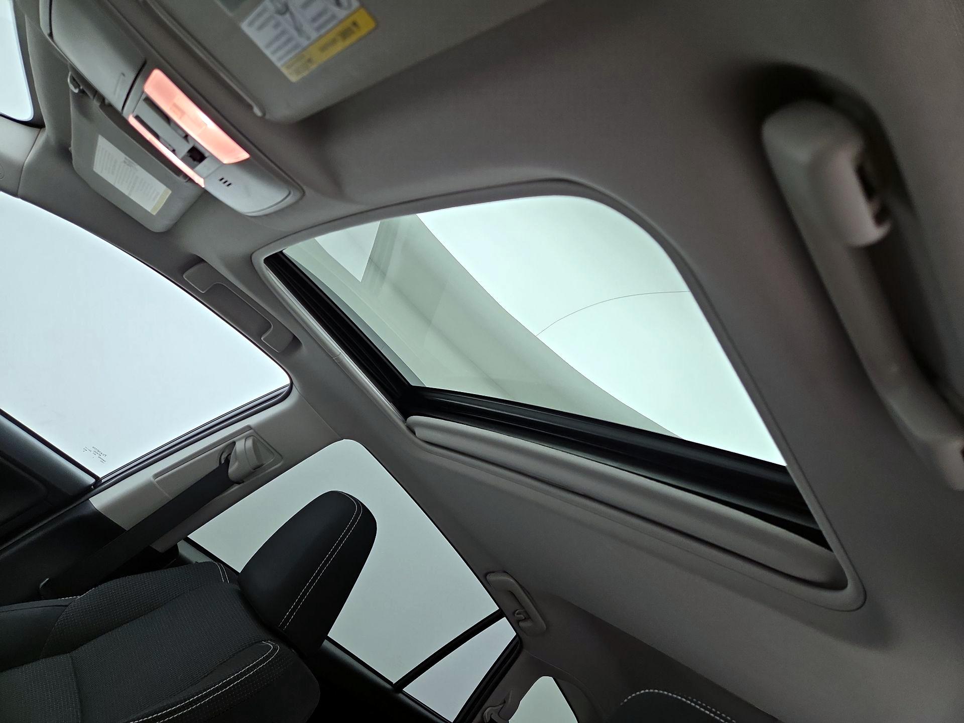 Thumbnail: 2018 Toyota RAV4 - 19