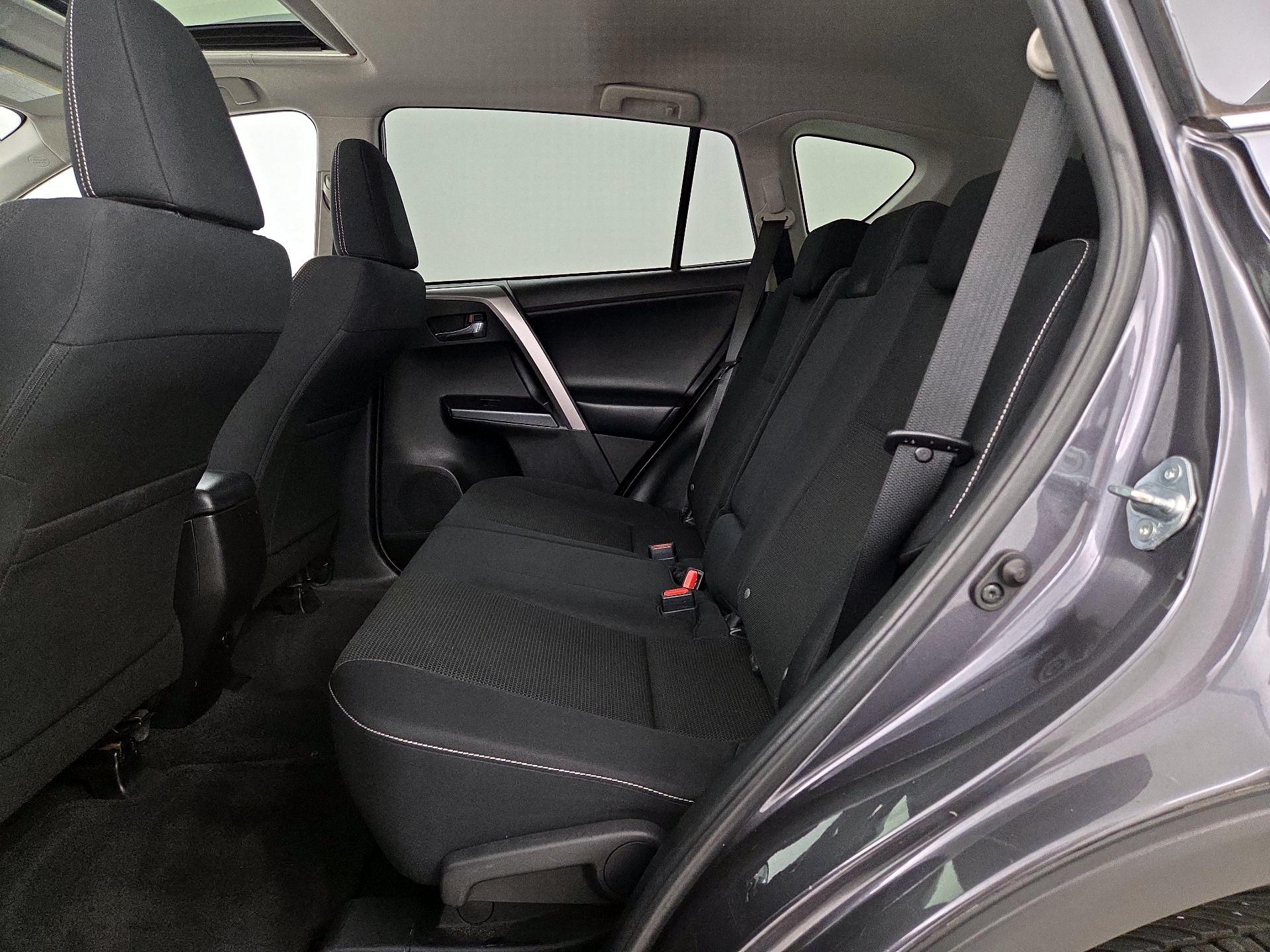 Thumbnail: 2018 Toyota RAV4 - 20