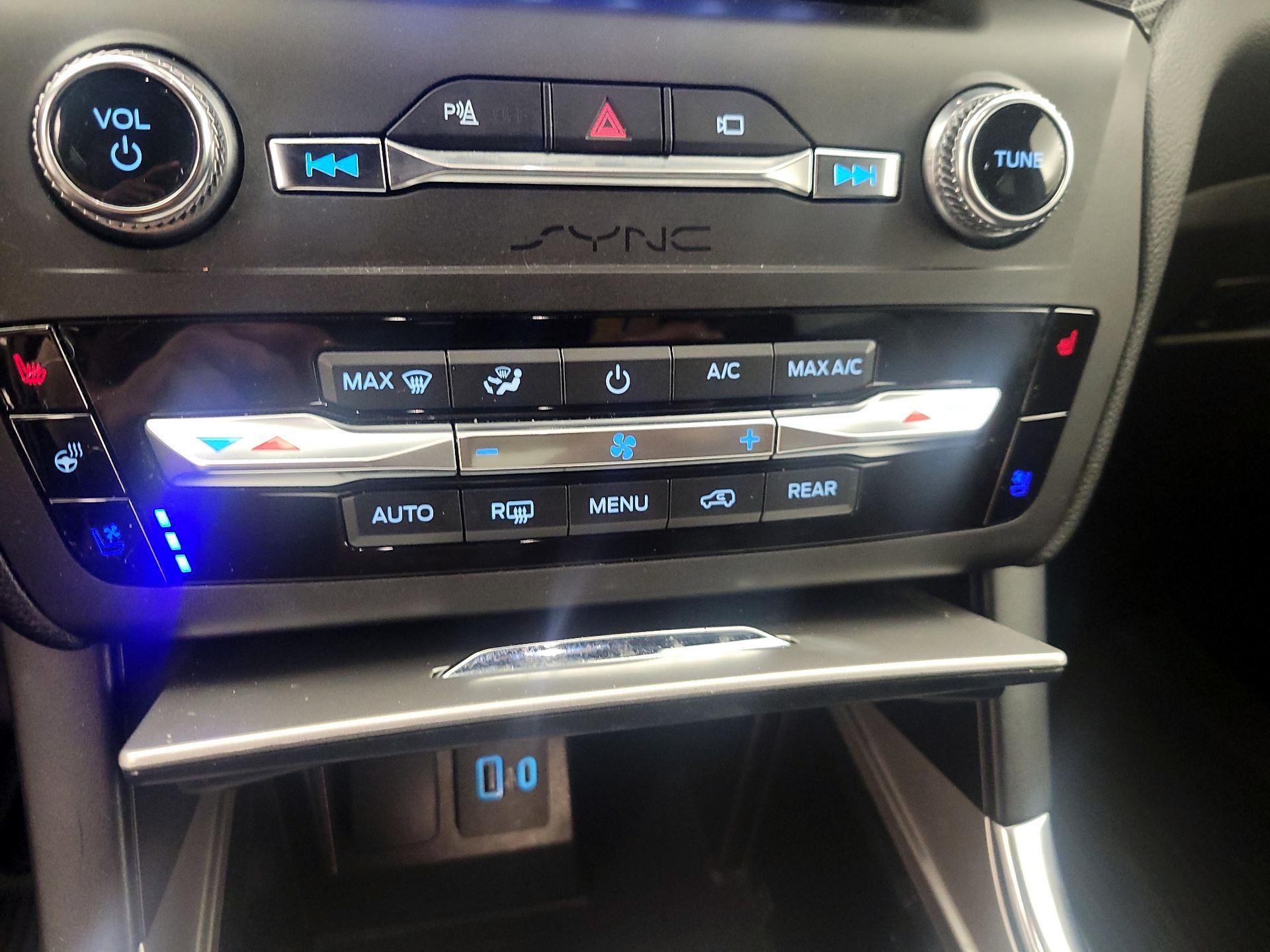 Thumbnail: 2020 Ford Explorer - 17