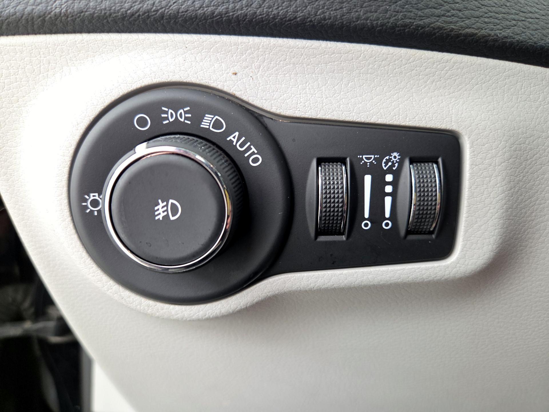 Thumbnail: 2018 Jeep Compass - 13