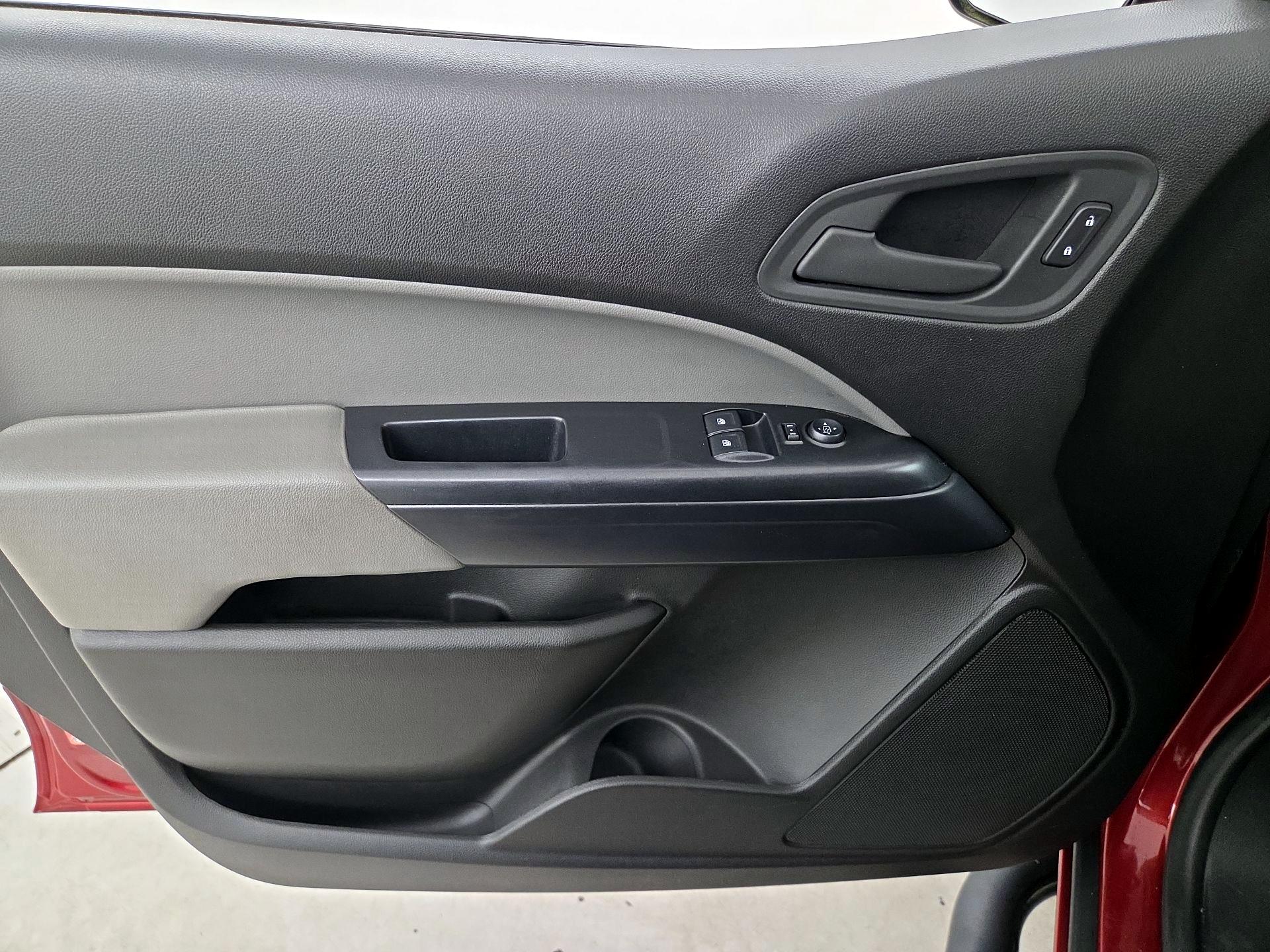 Thumbnail: 2015 Chevrolet Colorado - 12