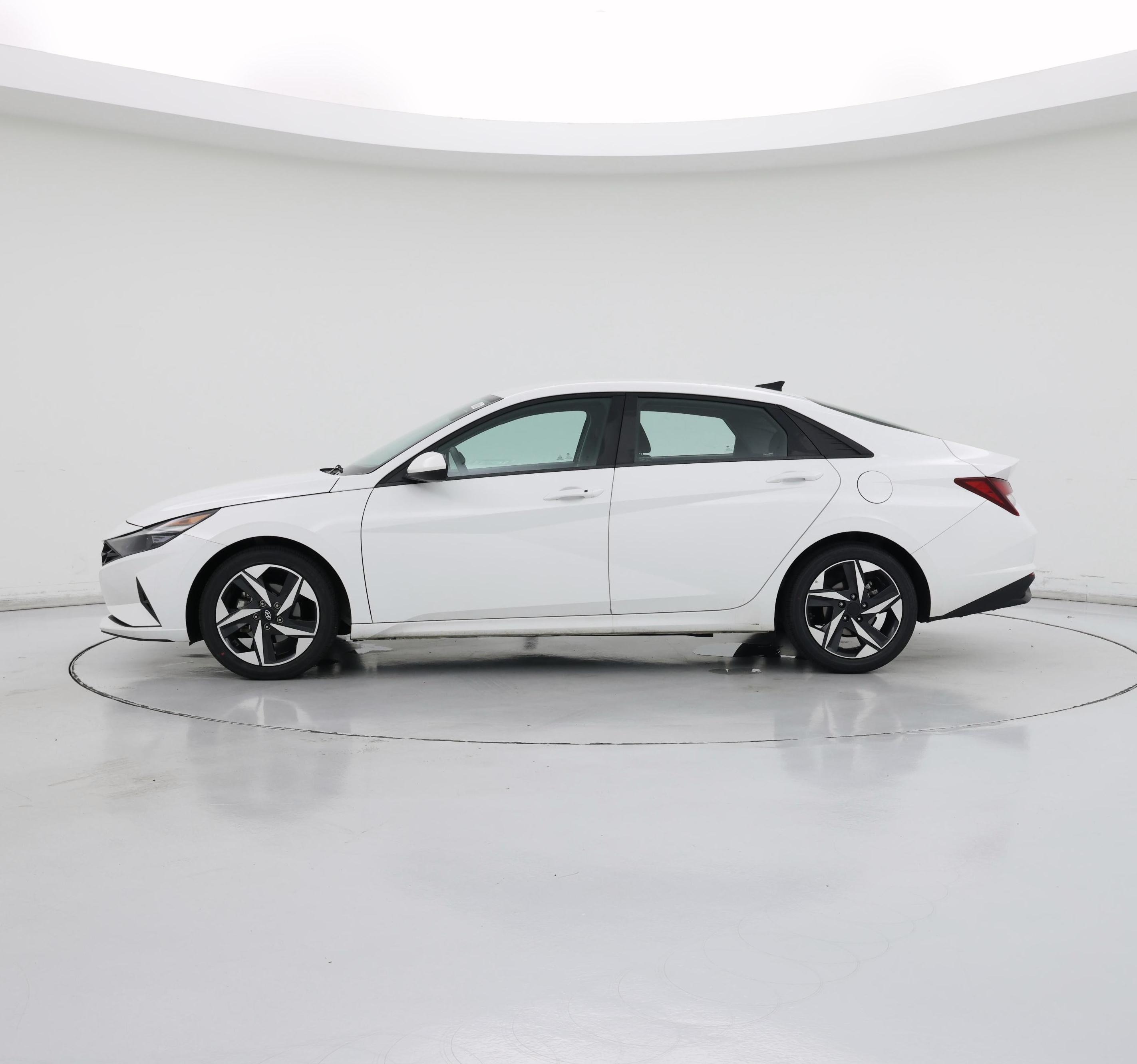 Thumbnail: 2023 Hyundai Elantra - 3