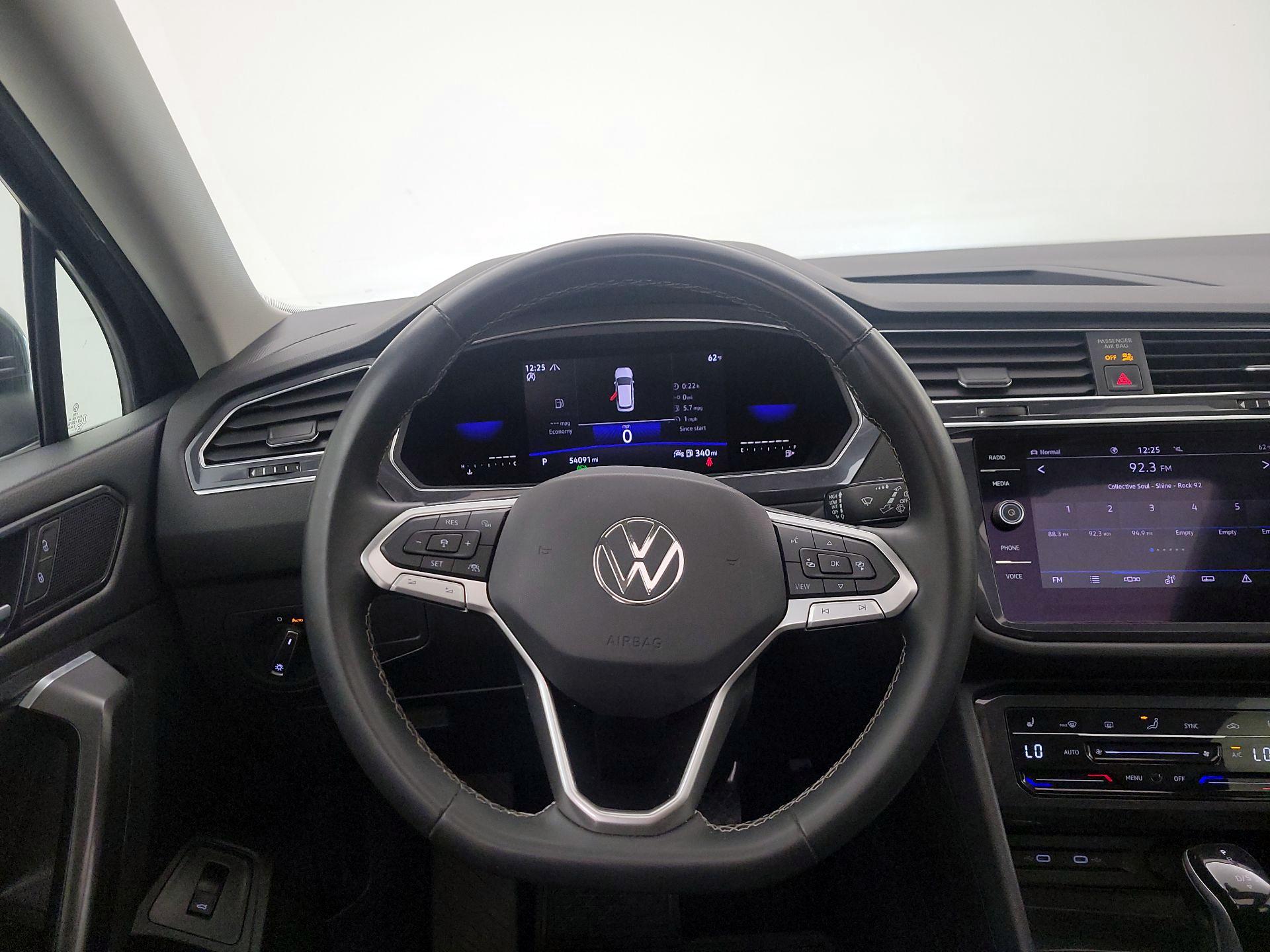 Thumbnail: 2022 Volkswagen Tiguan - 10