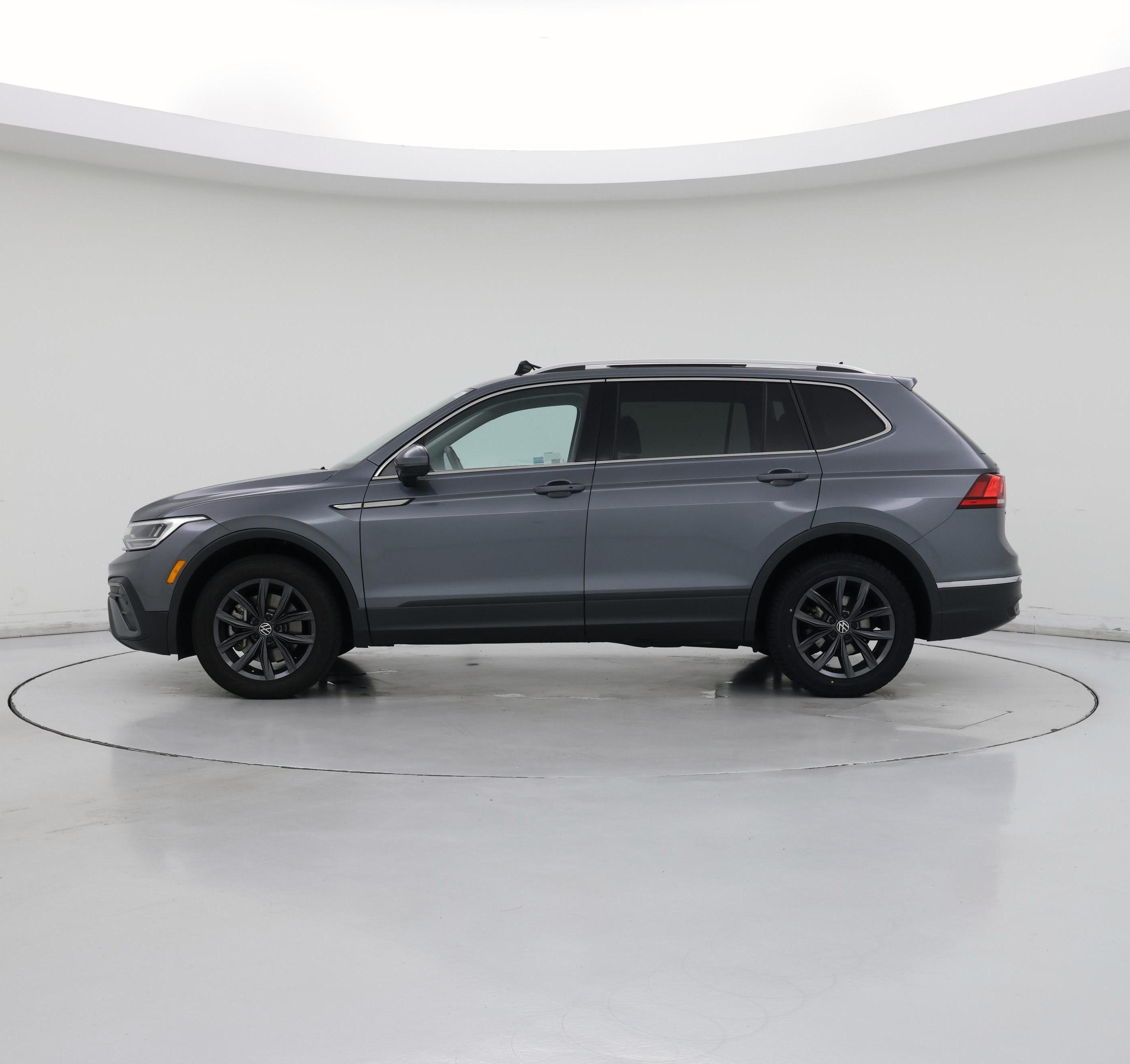 Thumbnail: 2022 Volkswagen Tiguan - 3