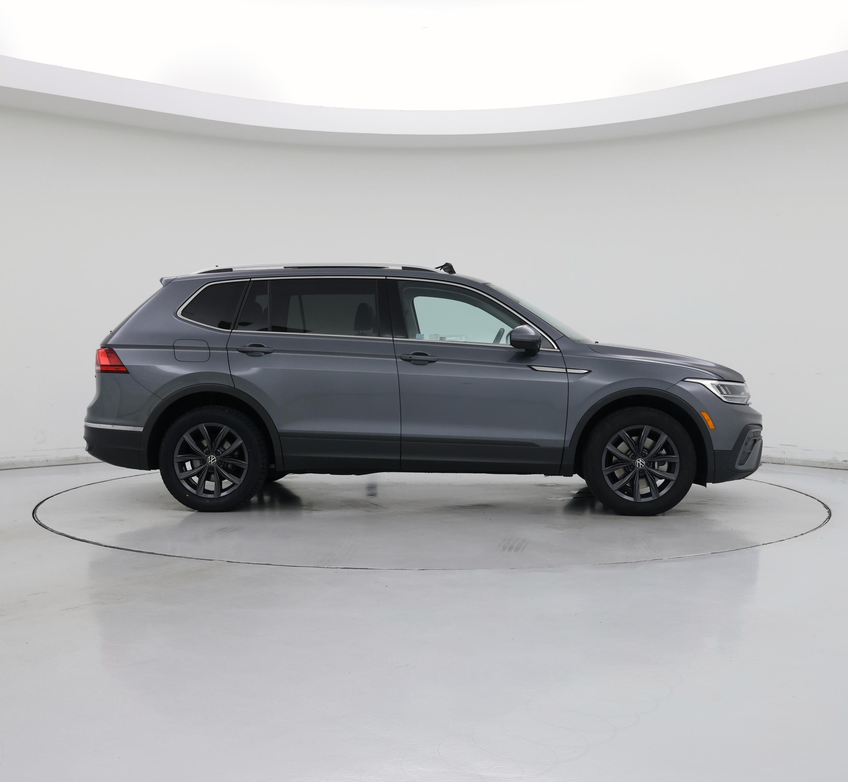 Thumbnail: 2022 Volkswagen Tiguan - 7