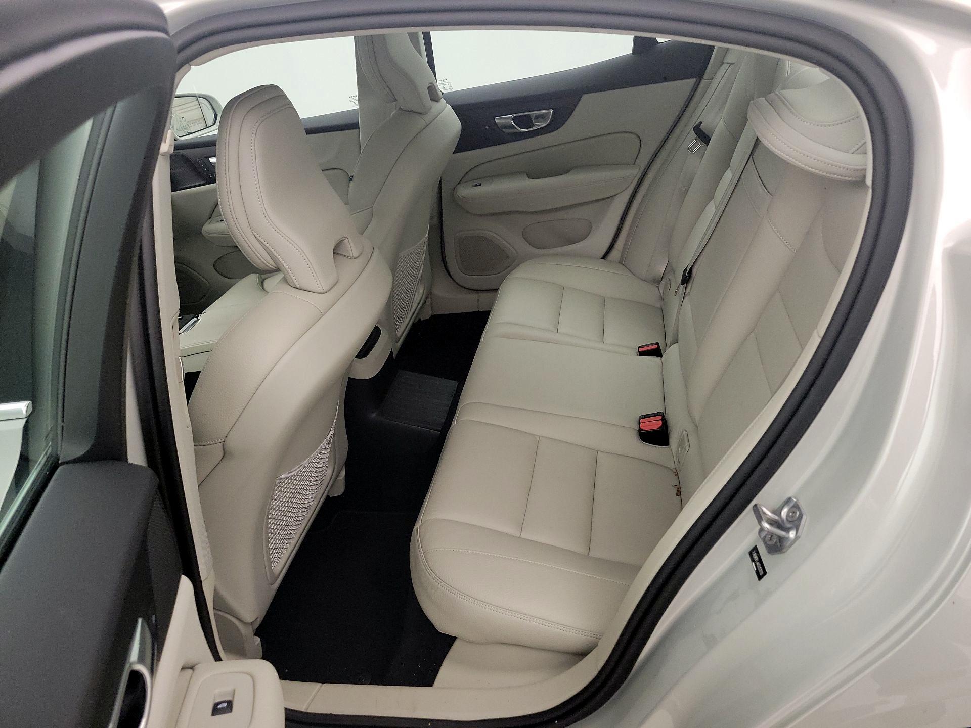 Thumbnail: 2019 Volvo S60 - 19