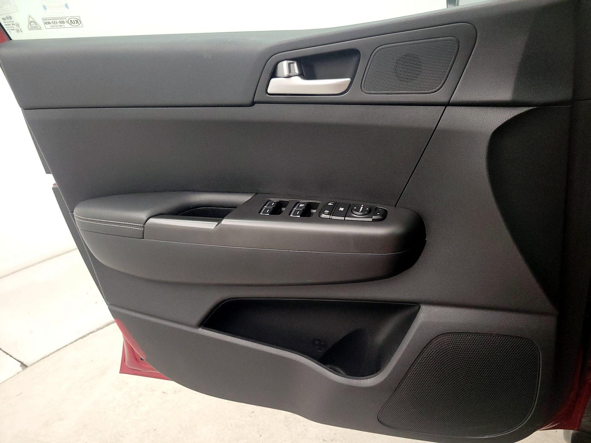 Thumbnail: 2017 Kia Sportage - 12