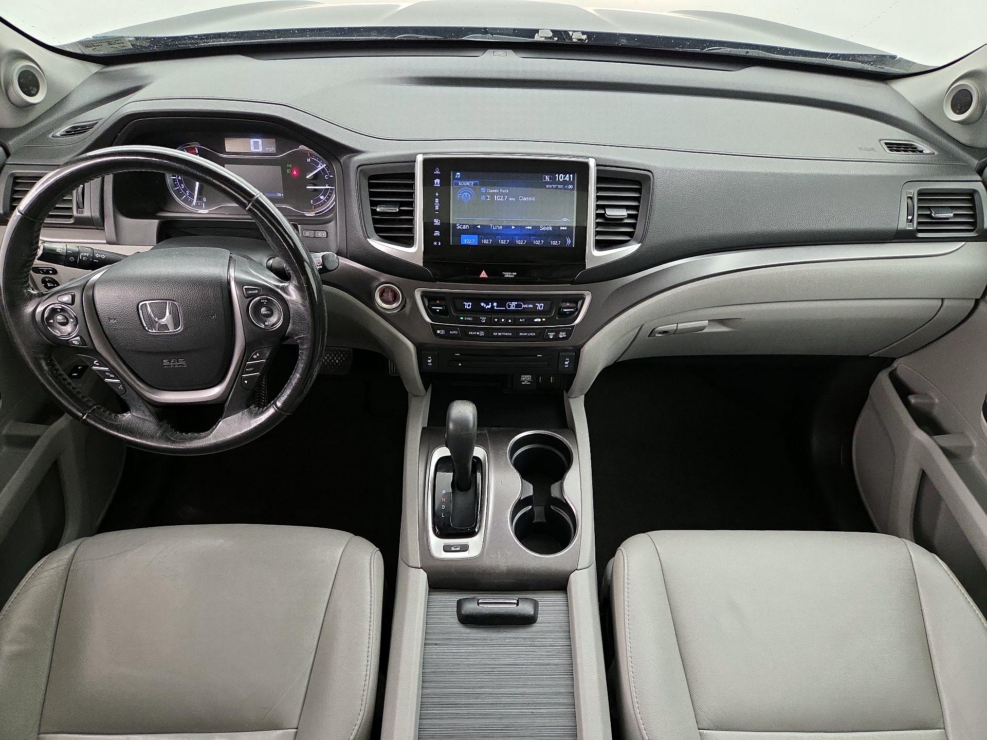 Thumbnail: 2017 Honda Pilot - 9