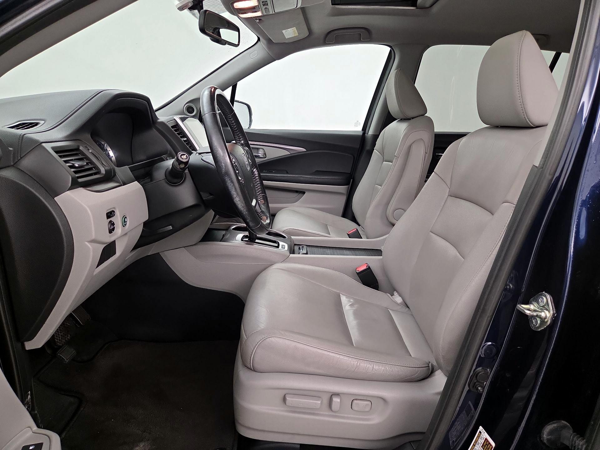 Thumbnail: 2017 Honda Pilot - 11