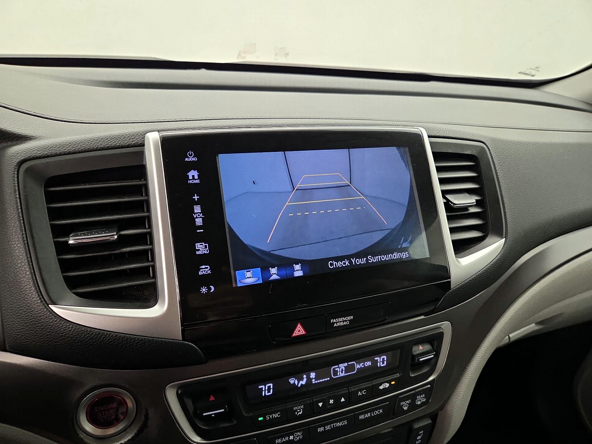 Thumbnail: 2017 Honda Pilot - 14