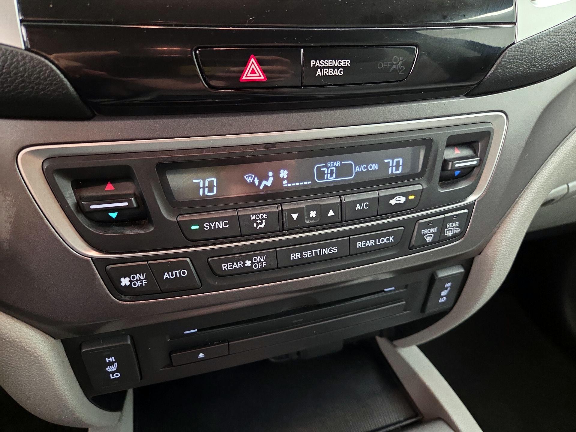 Thumbnail: 2017 Honda Pilot - 16