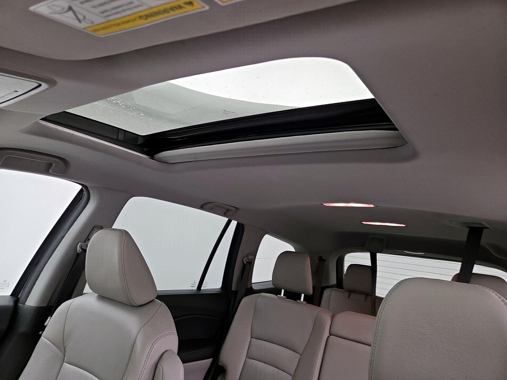 Thumbnail: 2017 Honda Pilot - 19