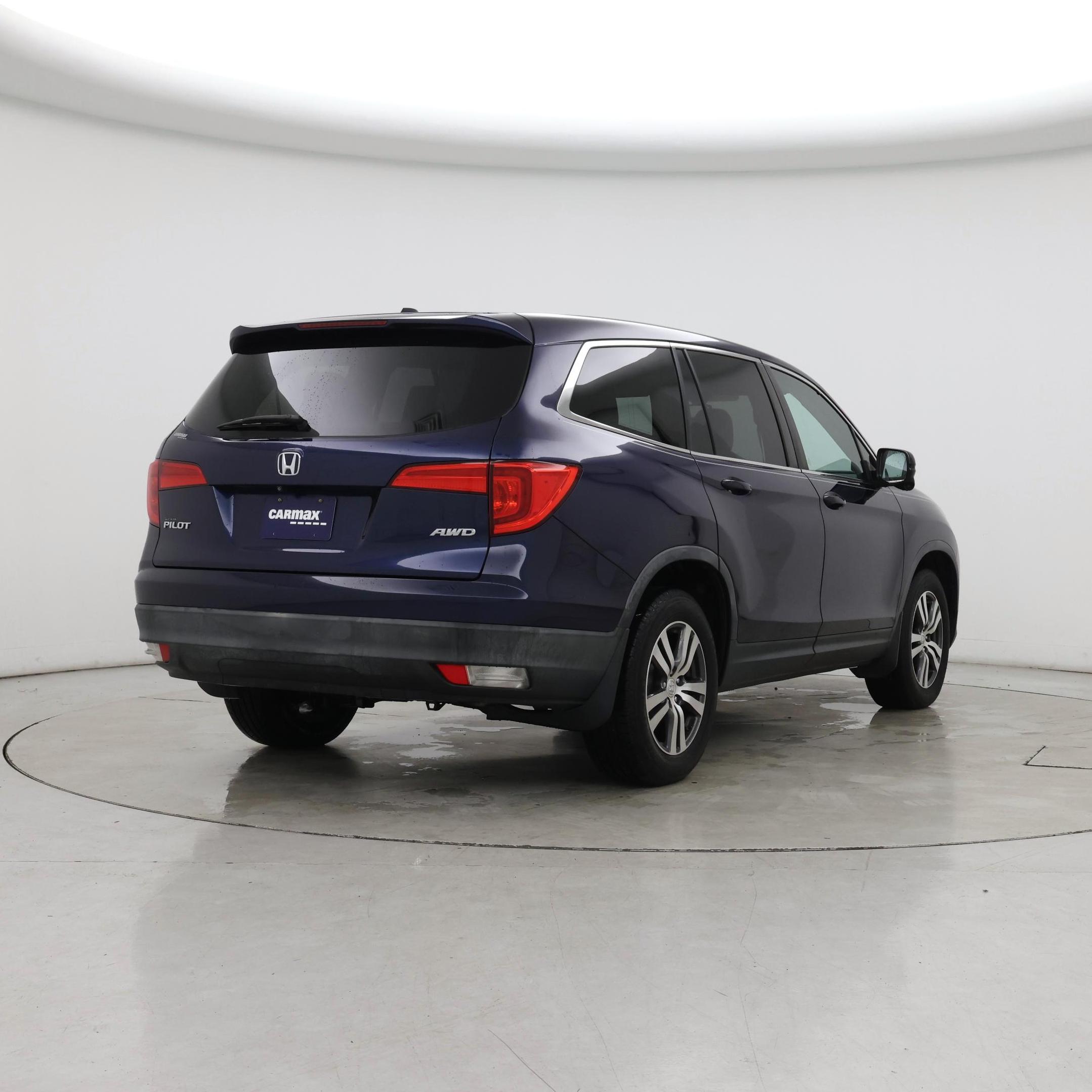 Thumbnail: 2017 Honda Pilot - 8