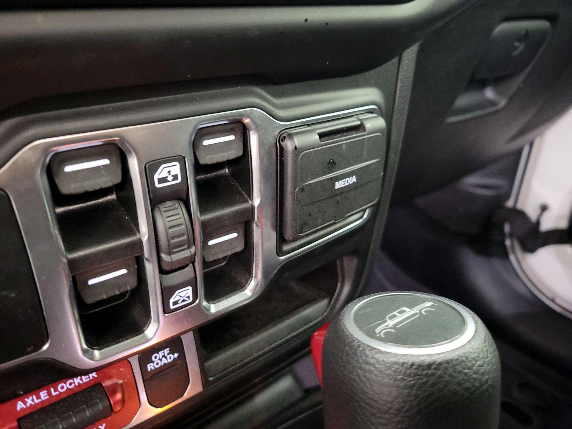 Thumbnail: 2021 Jeep Gladiator - 19