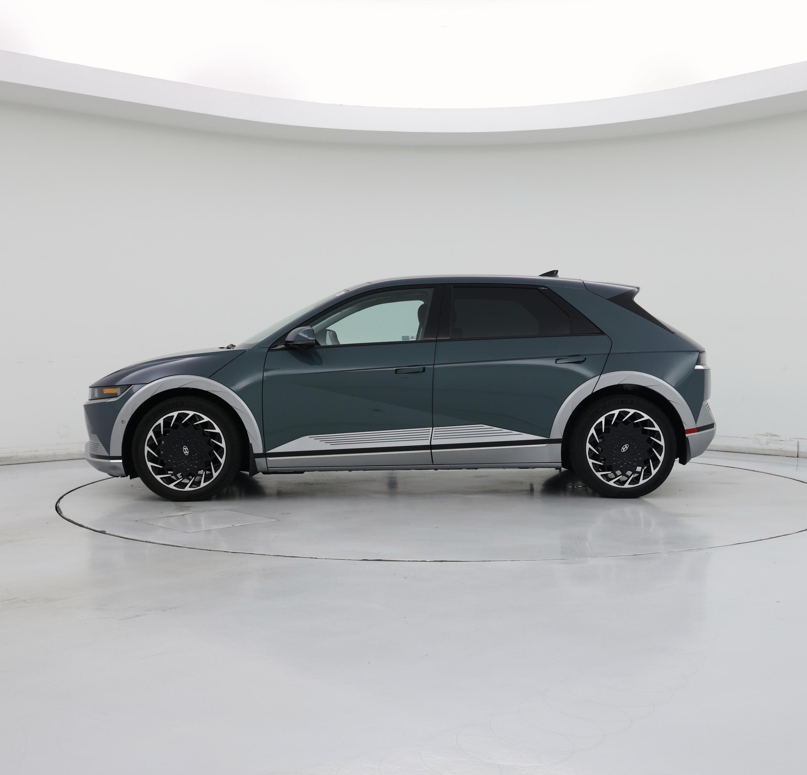 Thumbnail: 2023 Hyundai Ioniq 5 - 3