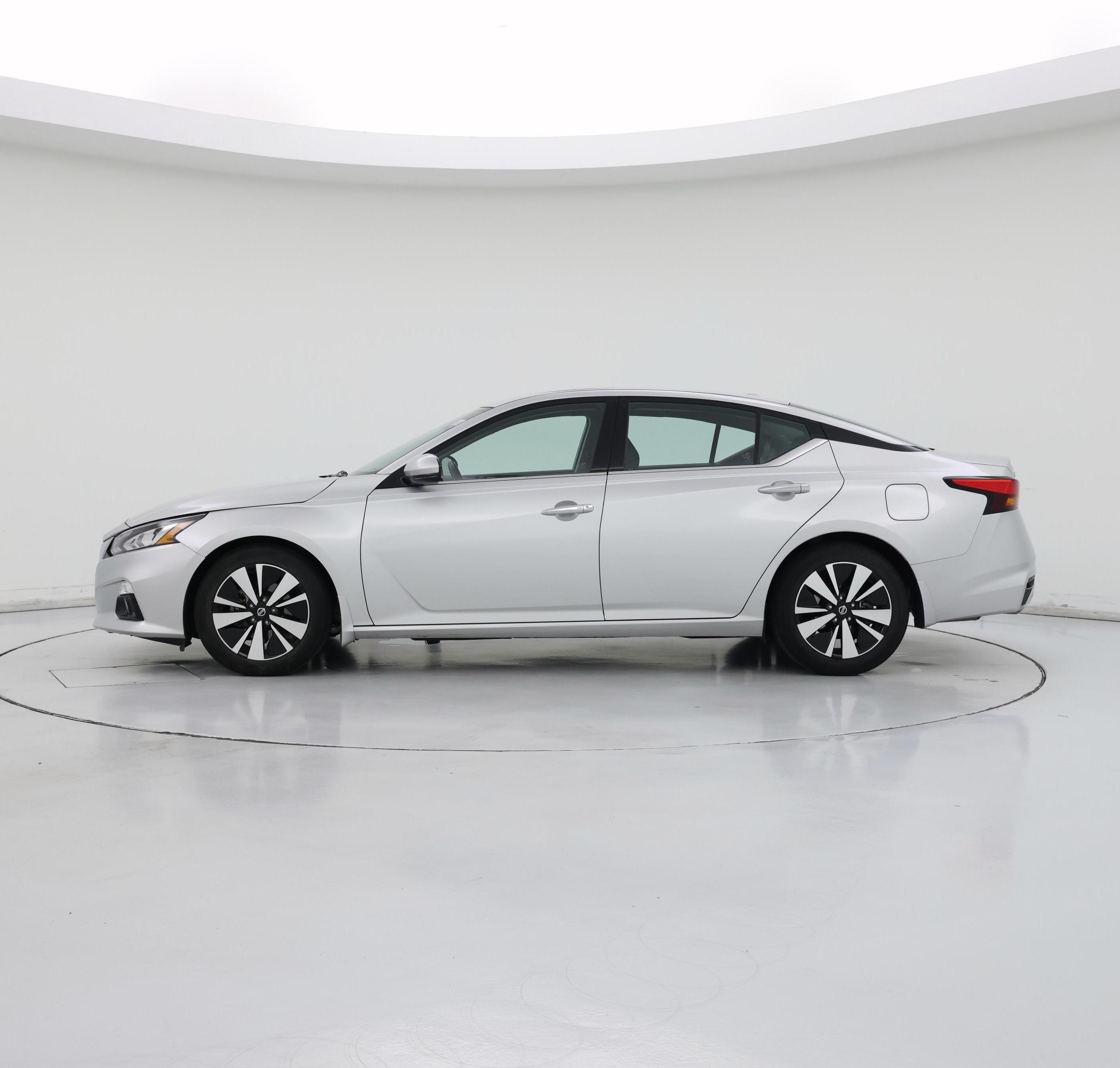 Thumbnail: 2019 Nissan Altima - 3