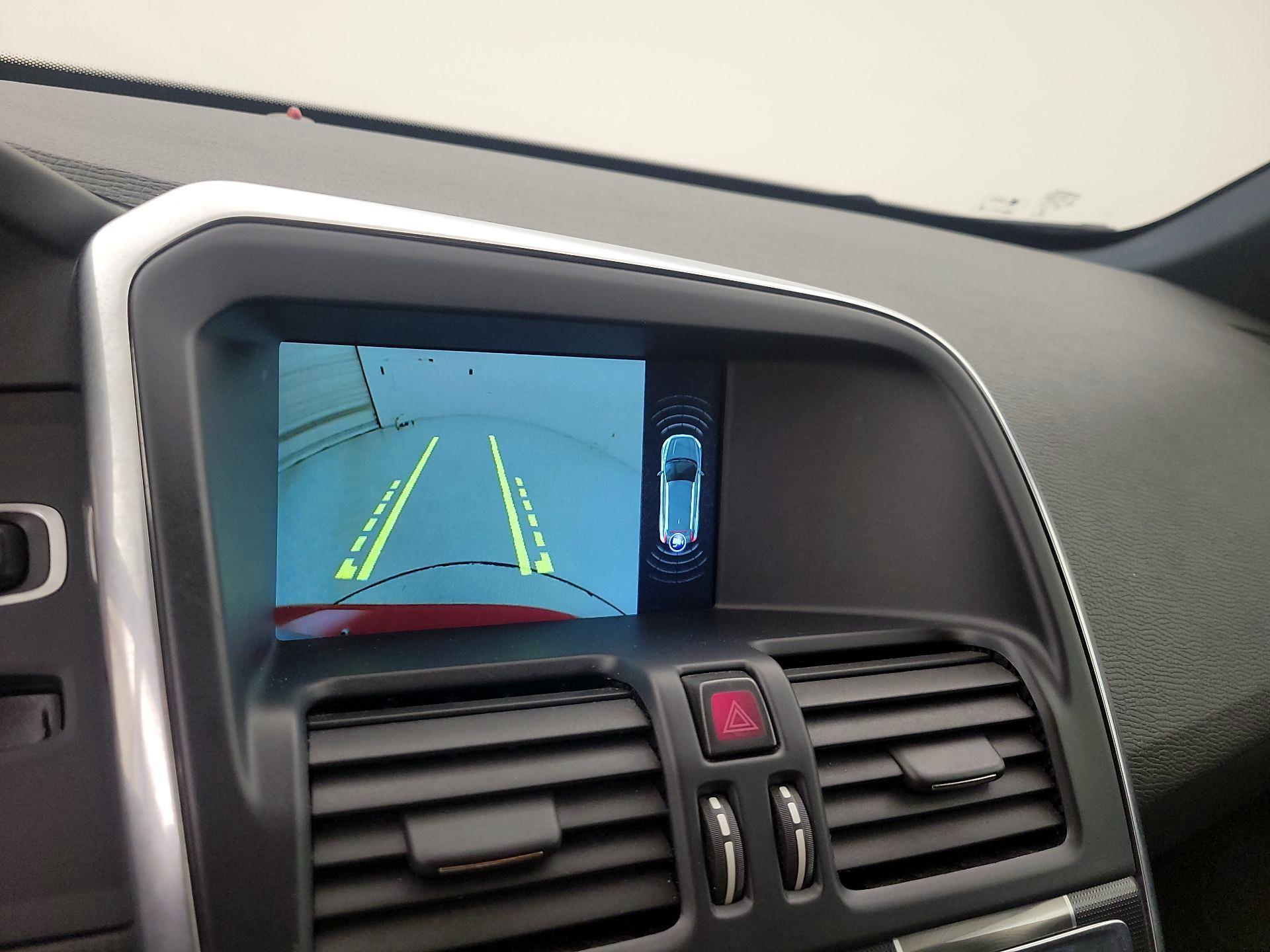 Thumbnail: 2016 Volvo XC60 - 15