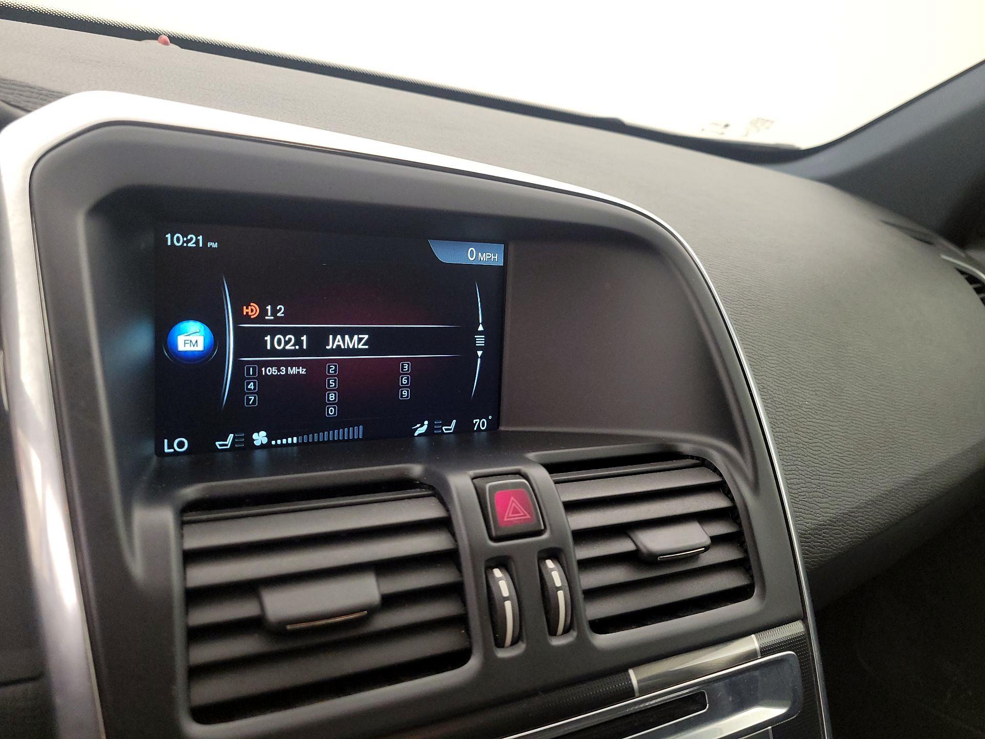 Thumbnail: 2016 Volvo XC60 - 16