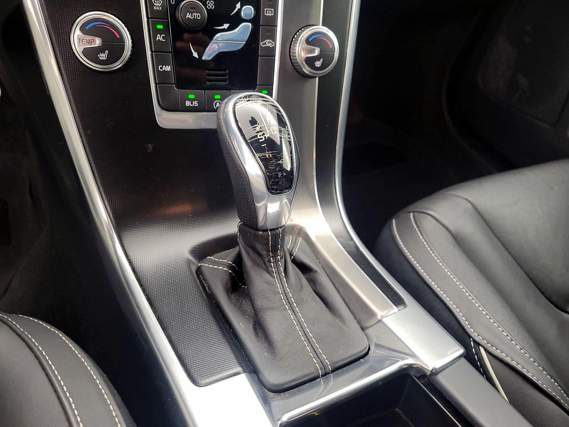 Thumbnail: 2016 Volvo XC60 - 18