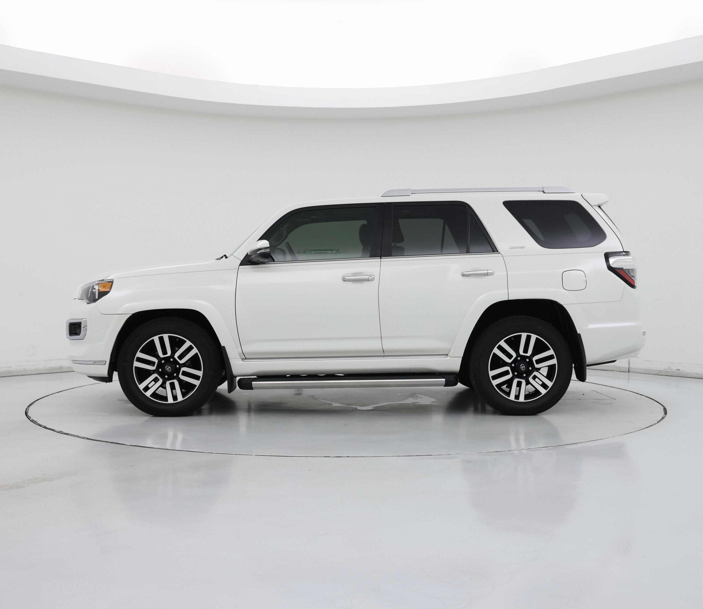 Thumbnail: 2019 Toyota 4Runner - 3