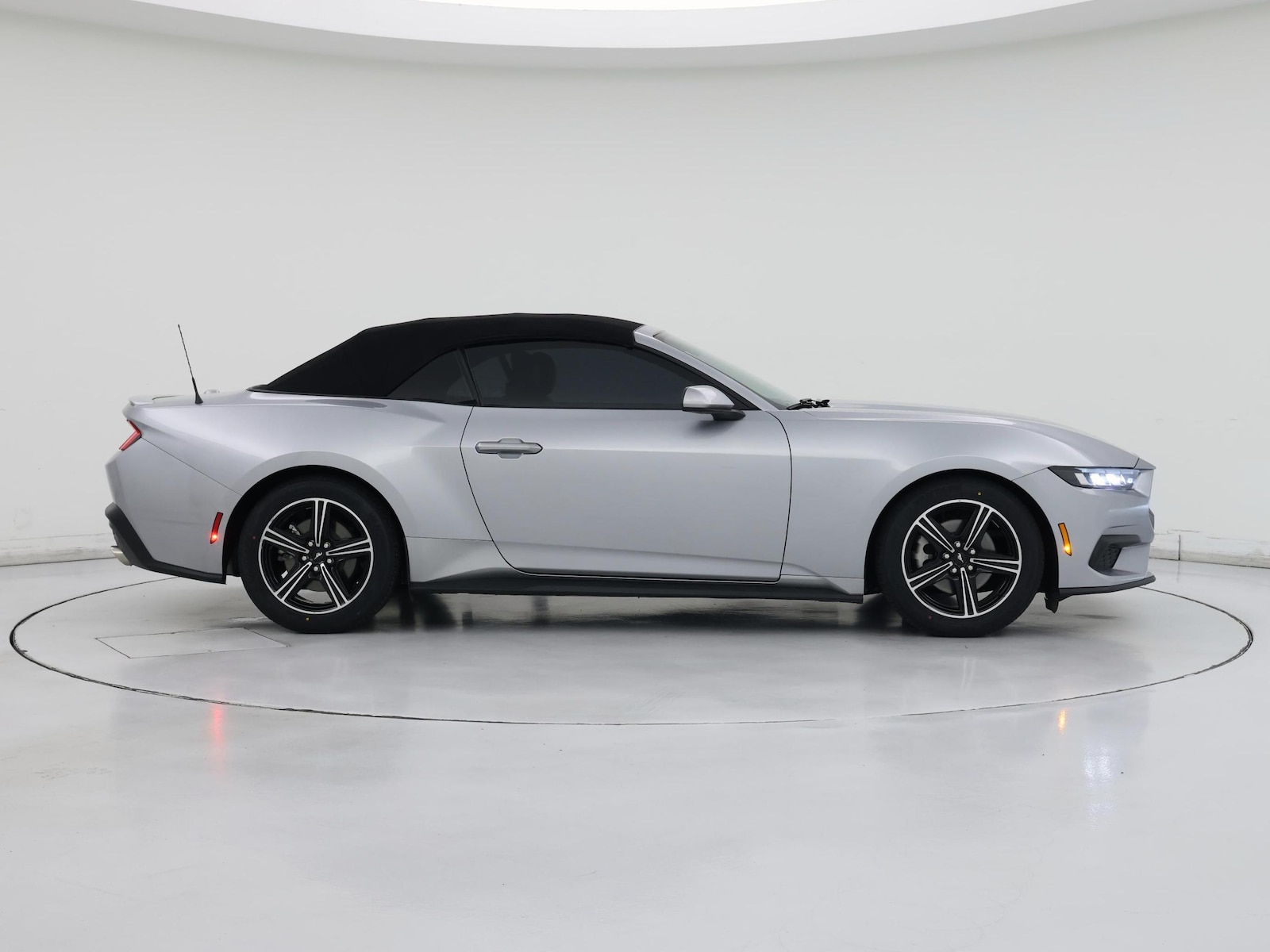 2024 Ford Mustang EcoBoost - Photo 8