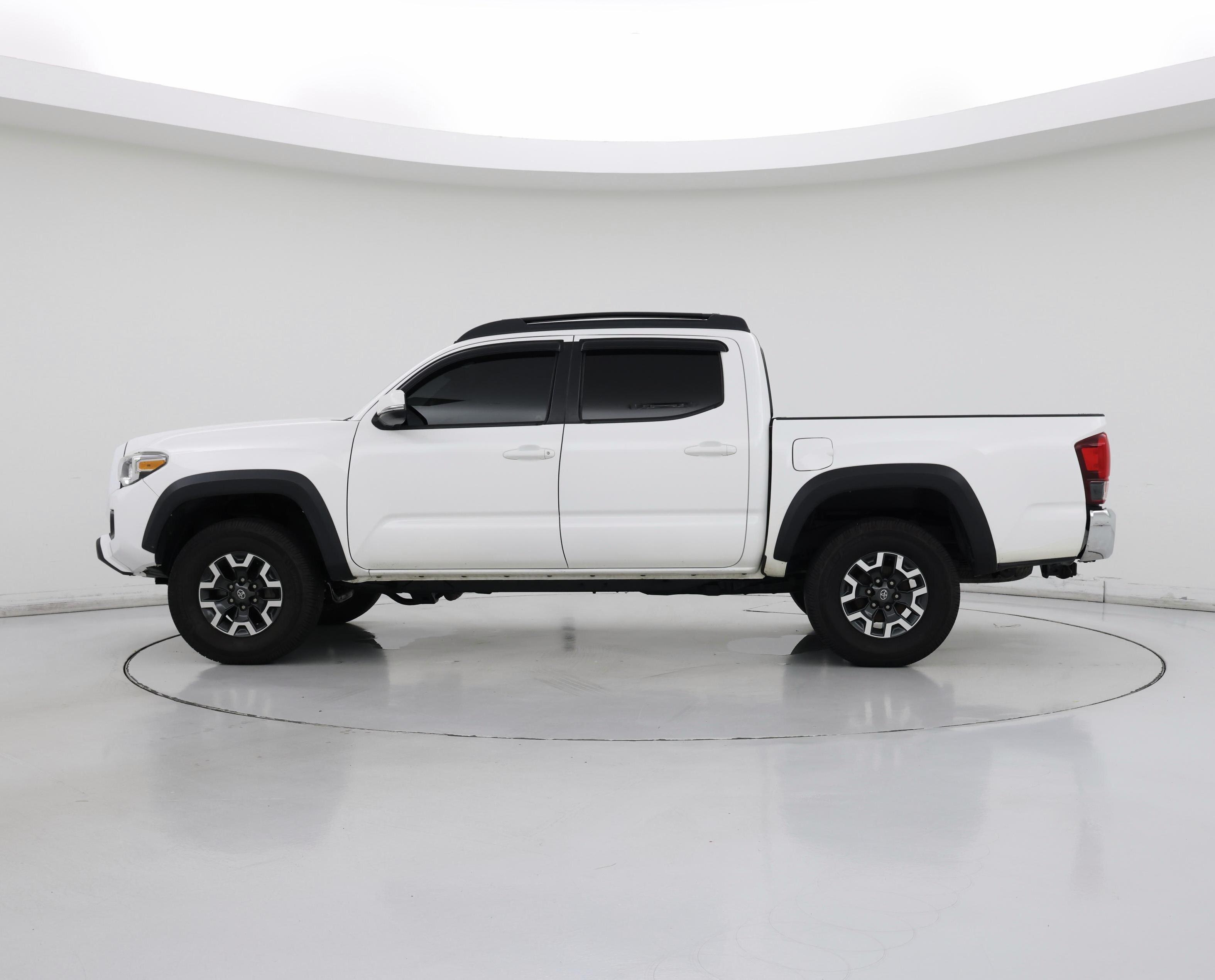 Thumbnail: 2019 Toyota Tacoma - 3