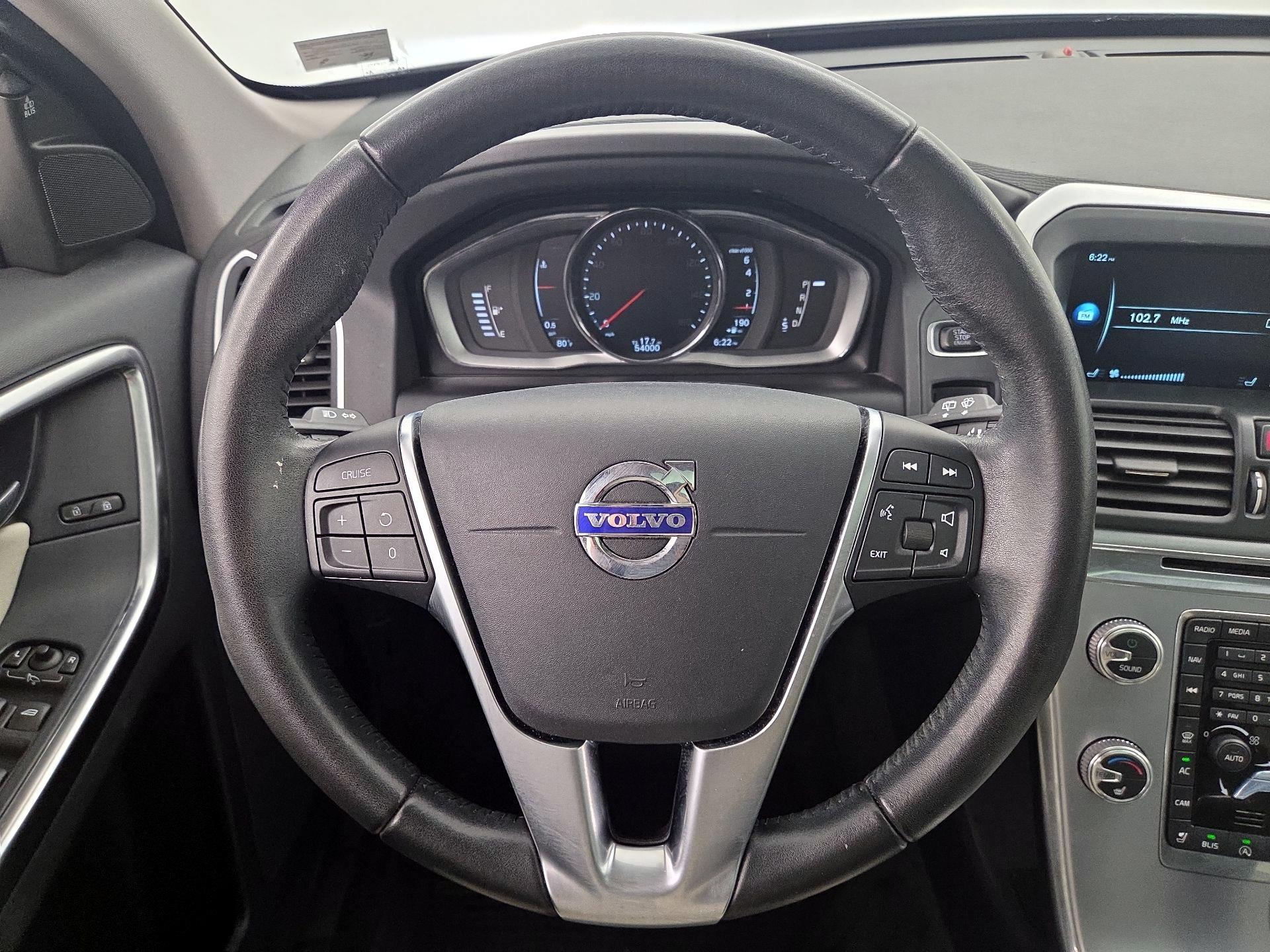 Thumbnail: 2017 Volvo XC60 - 10