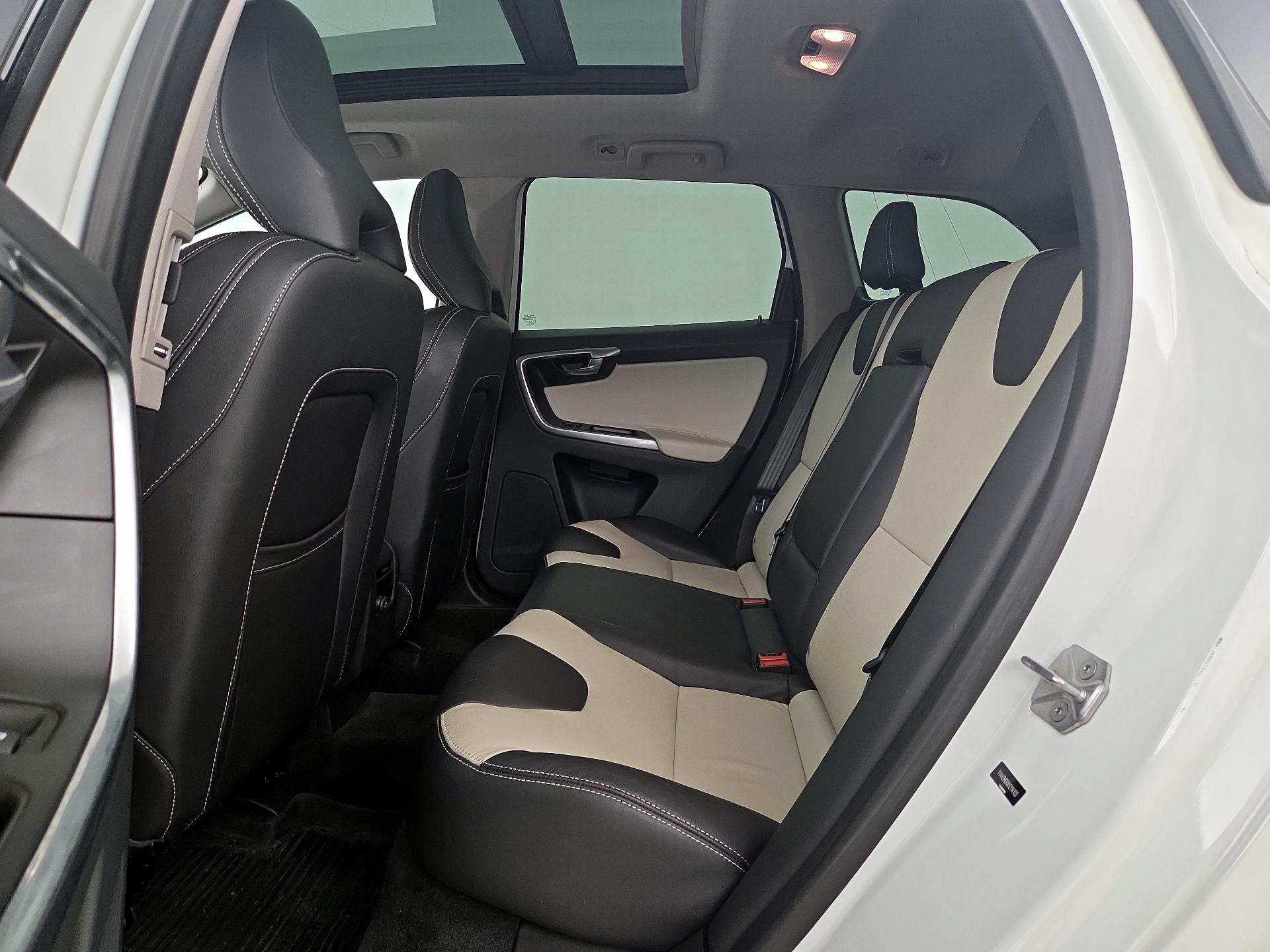 Thumbnail: 2017 Volvo XC60 - 20