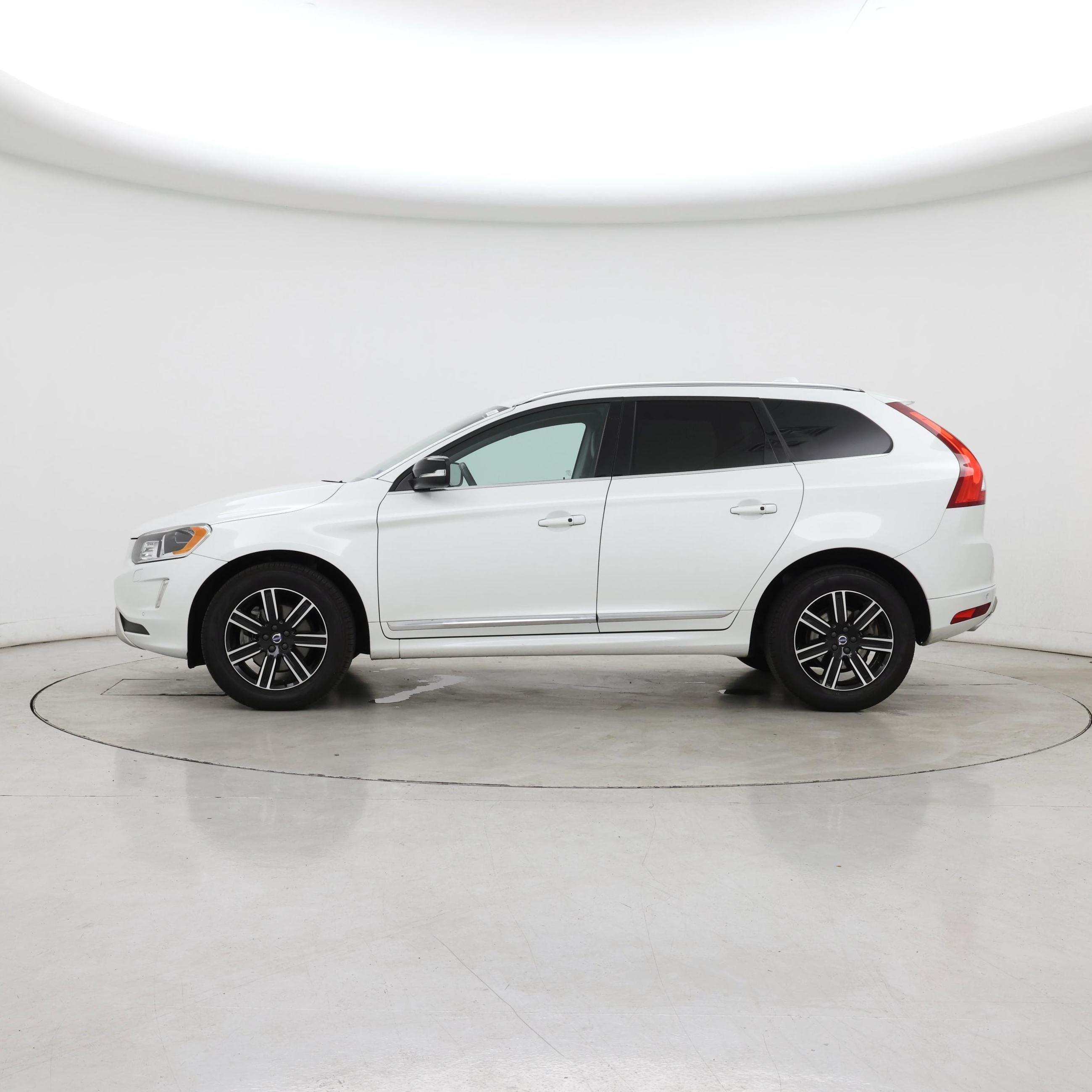 Thumbnail: 2017 Volvo XC60 - 3