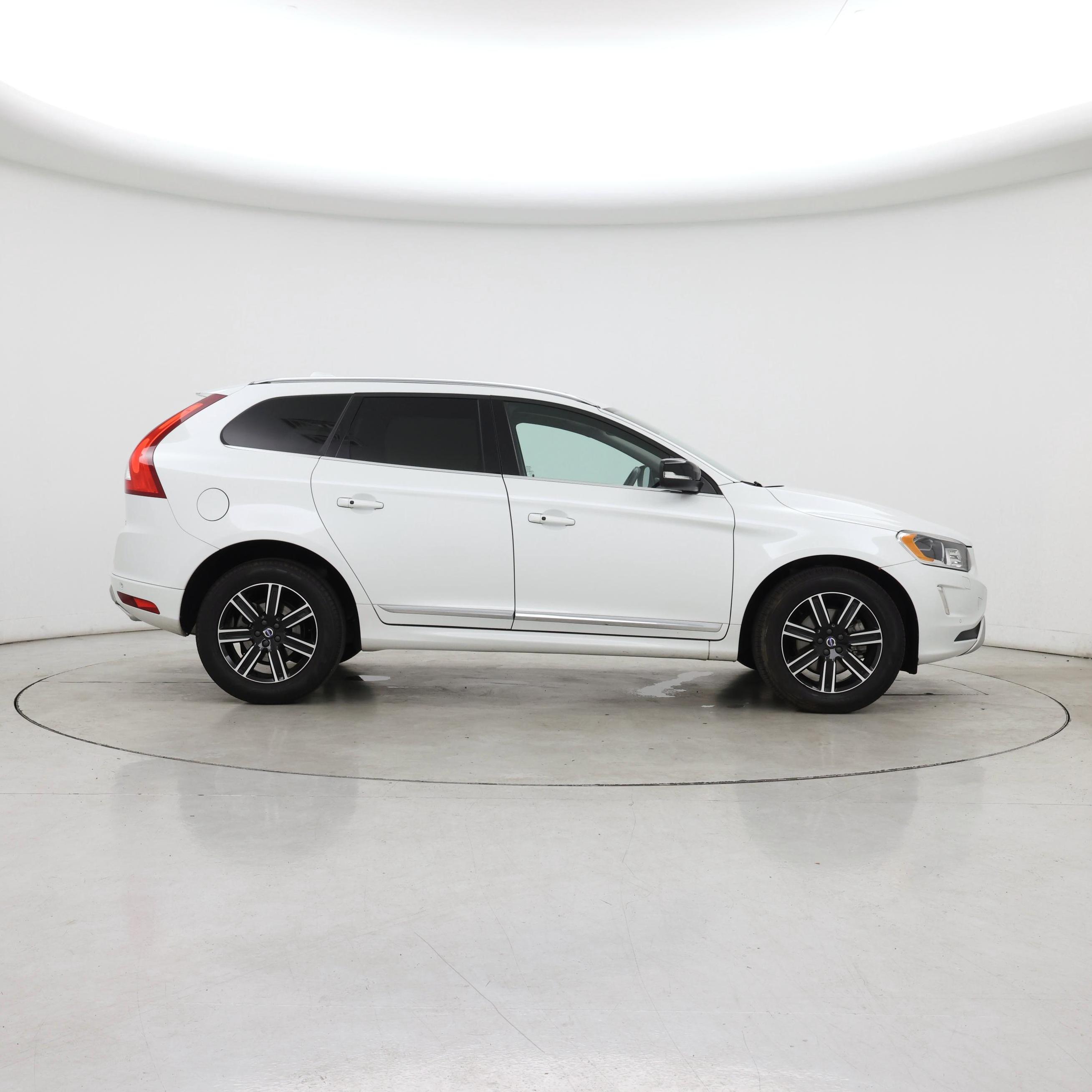 Thumbnail: 2017 Volvo XC60 - 7
