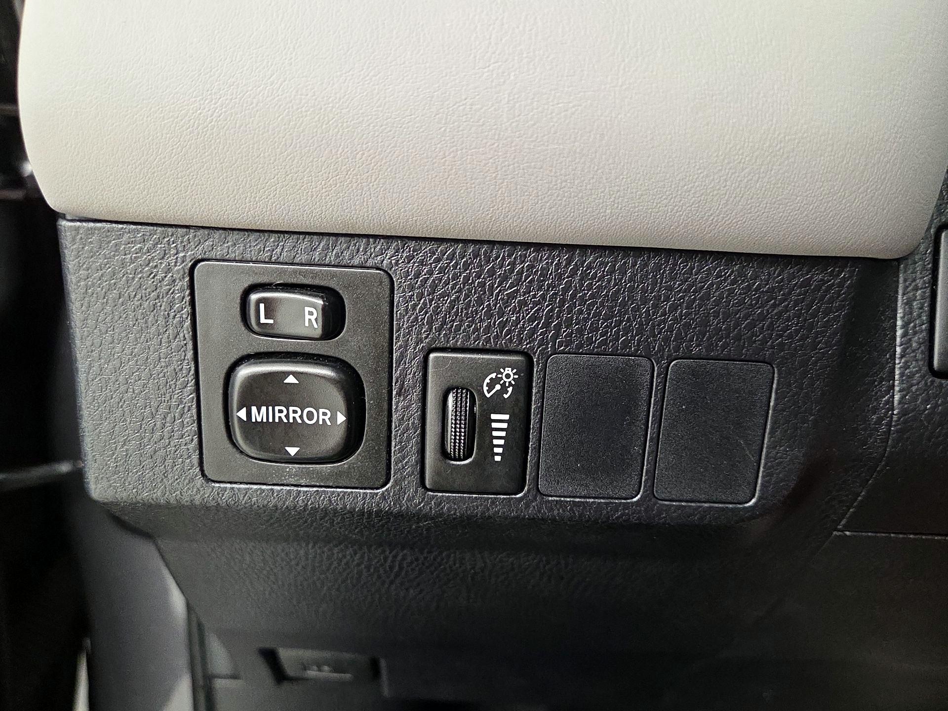 Thumbnail: 2016 Toyota RAV4 - 13