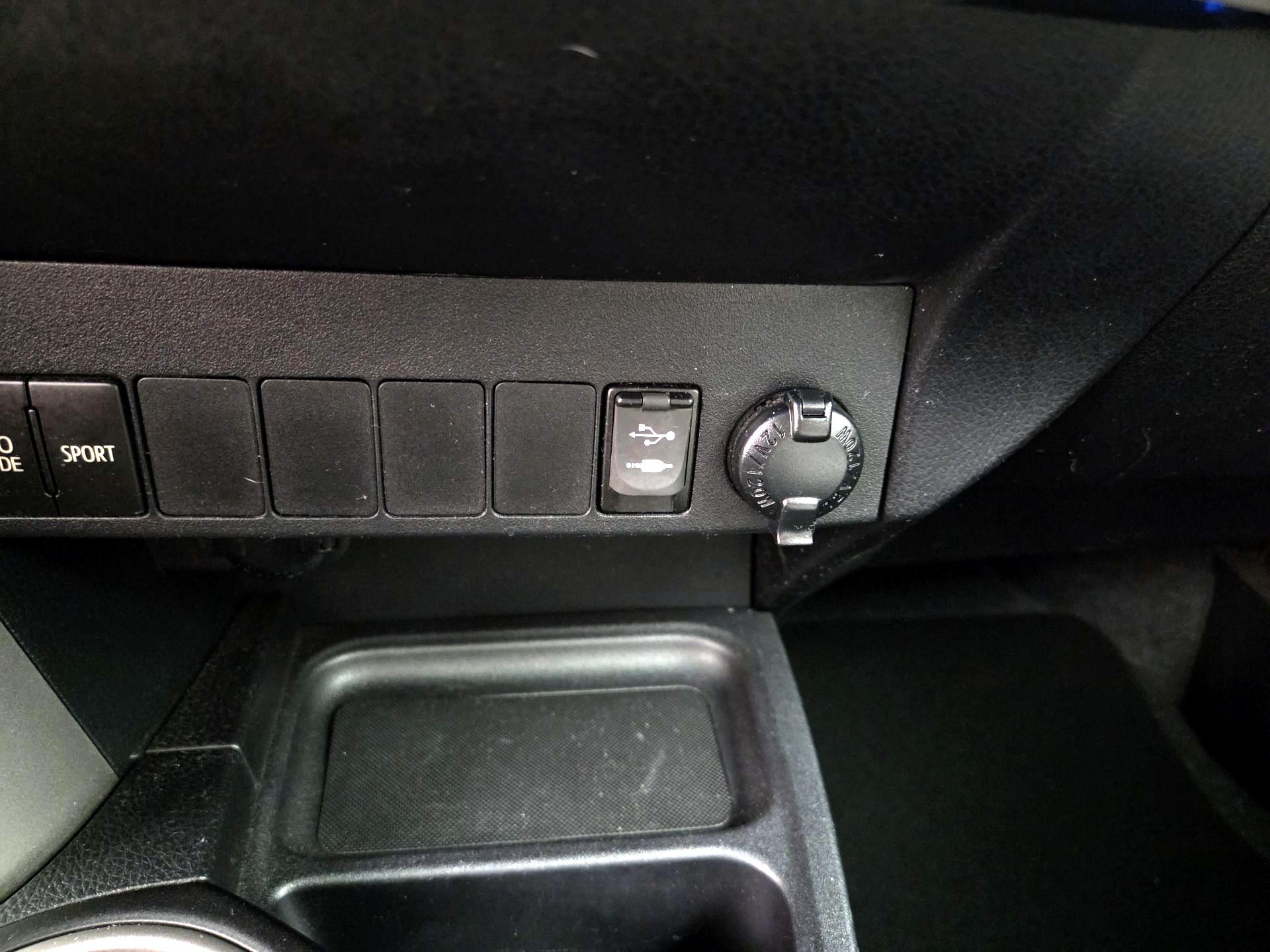 Thumbnail: 2016 Toyota RAV4 - 18