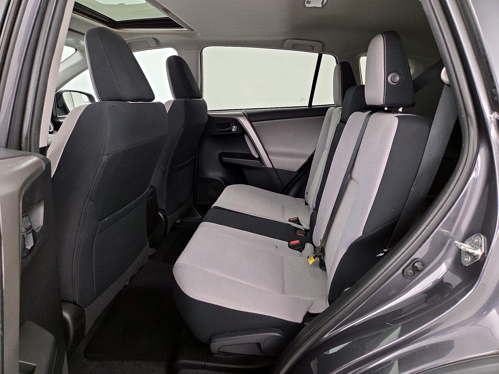 Thumbnail: 2016 Toyota RAV4 - 20