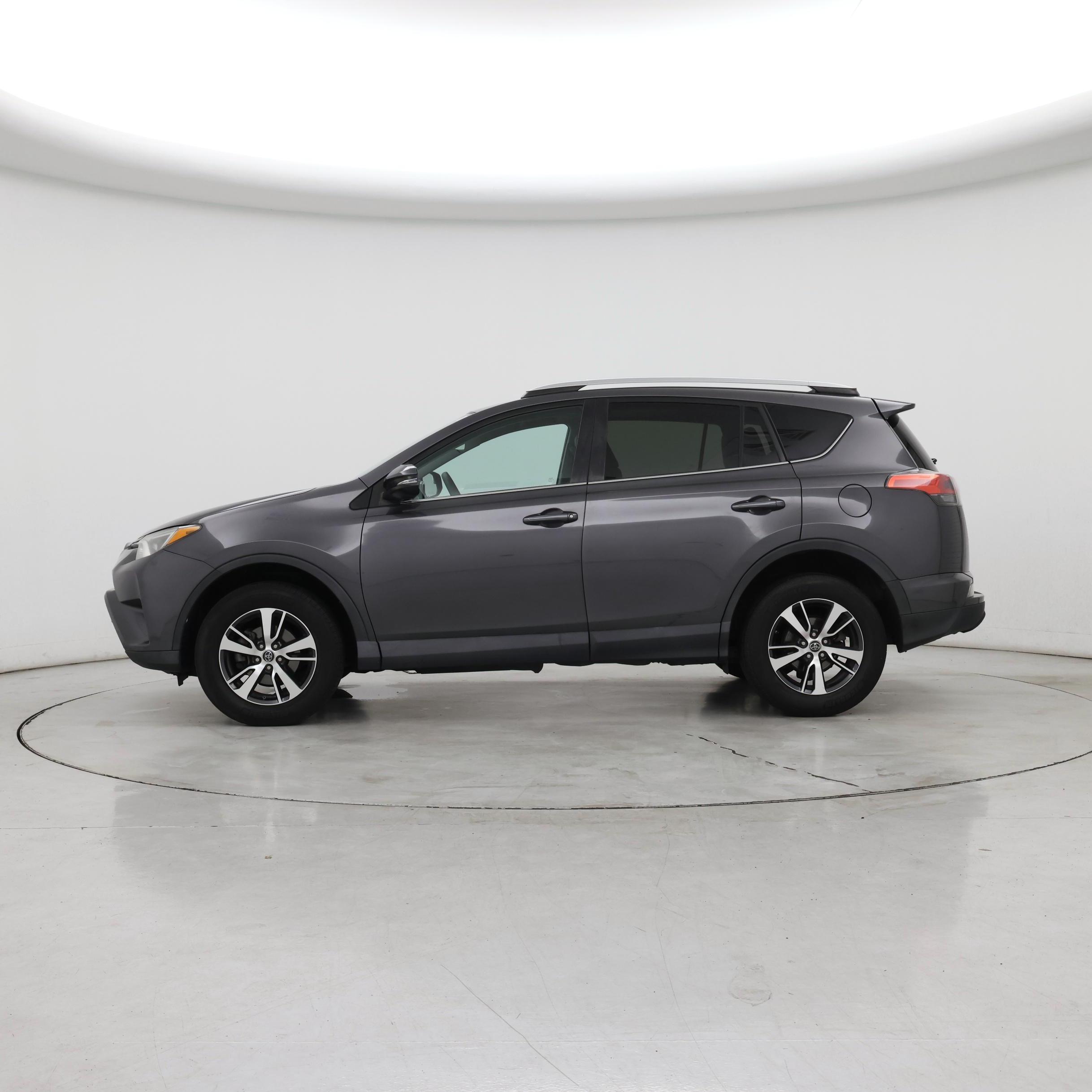 Thumbnail: 2016 Toyota RAV4 - 3
