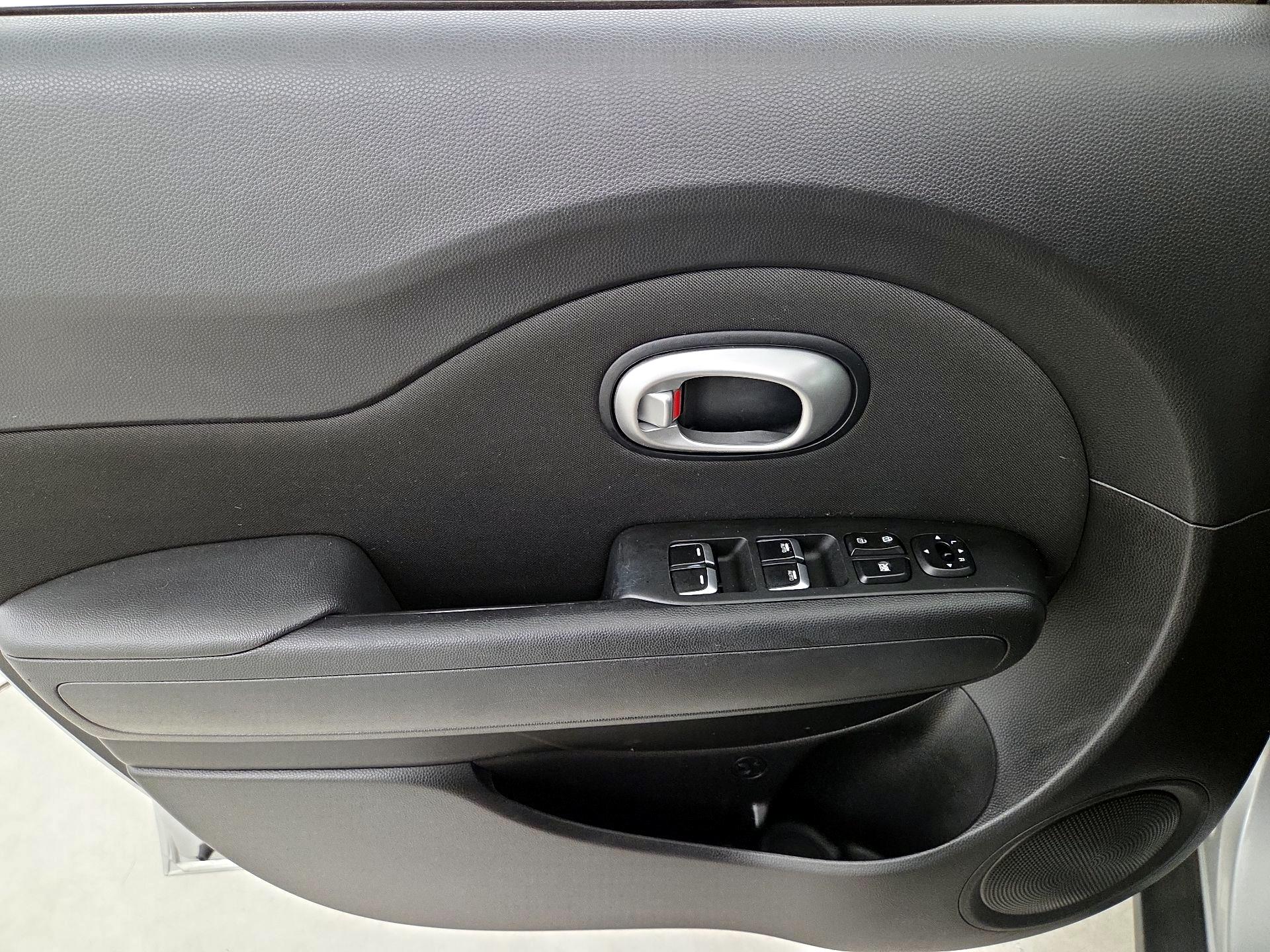 Thumbnail: 2017 Kia Soul - 12