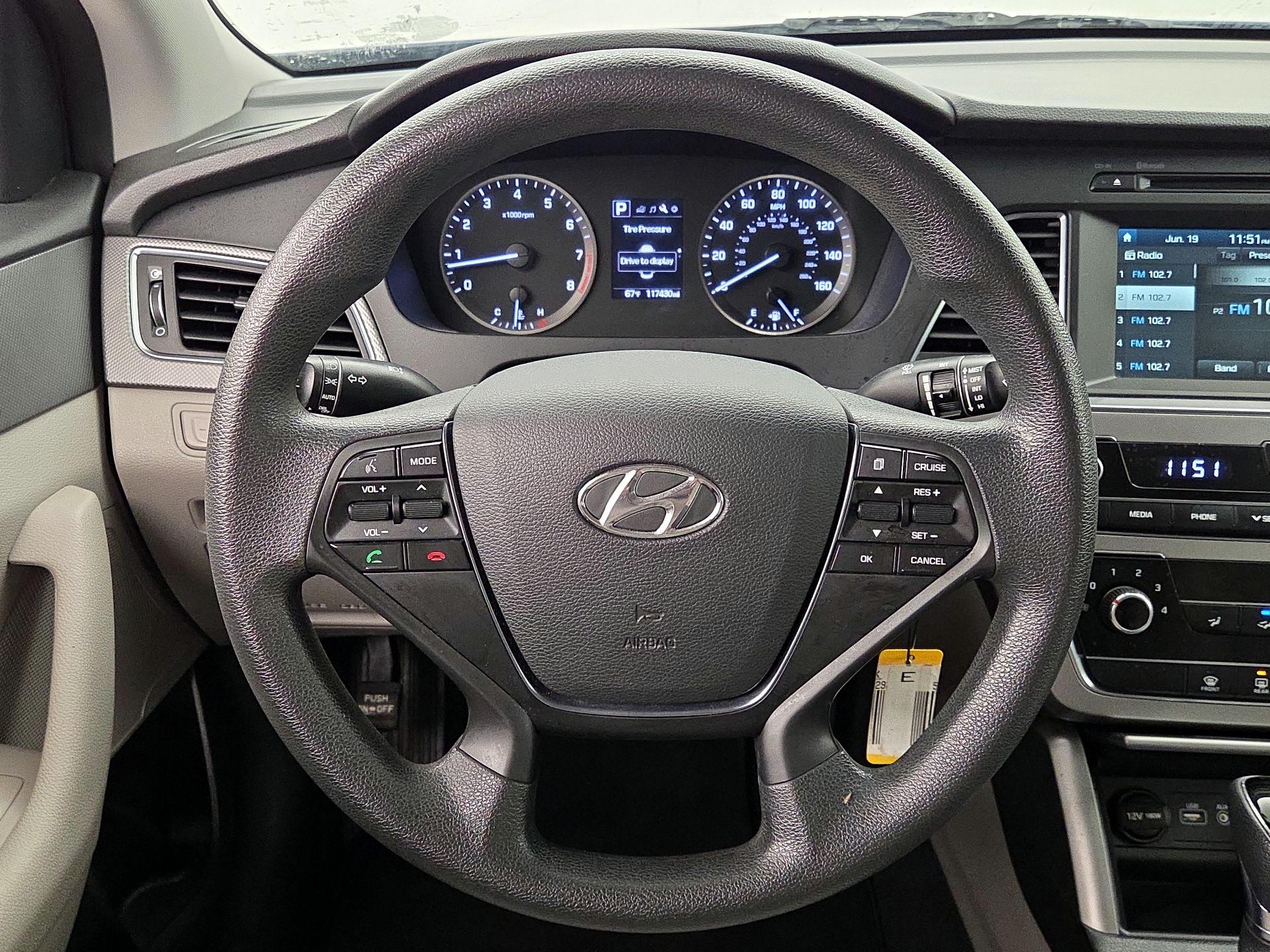 Thumbnail: 2016 Hyundai Sonata - 10