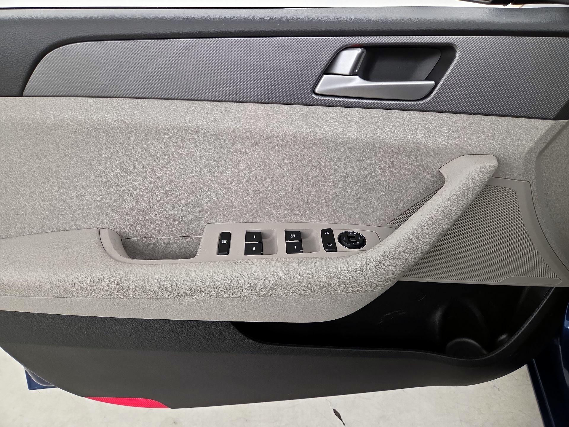 Thumbnail: 2016 Hyundai Sonata - 12
