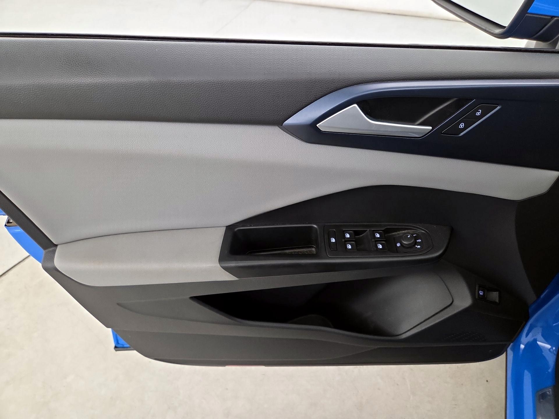 Thumbnail: 2022 Volkswagen Taos - 12